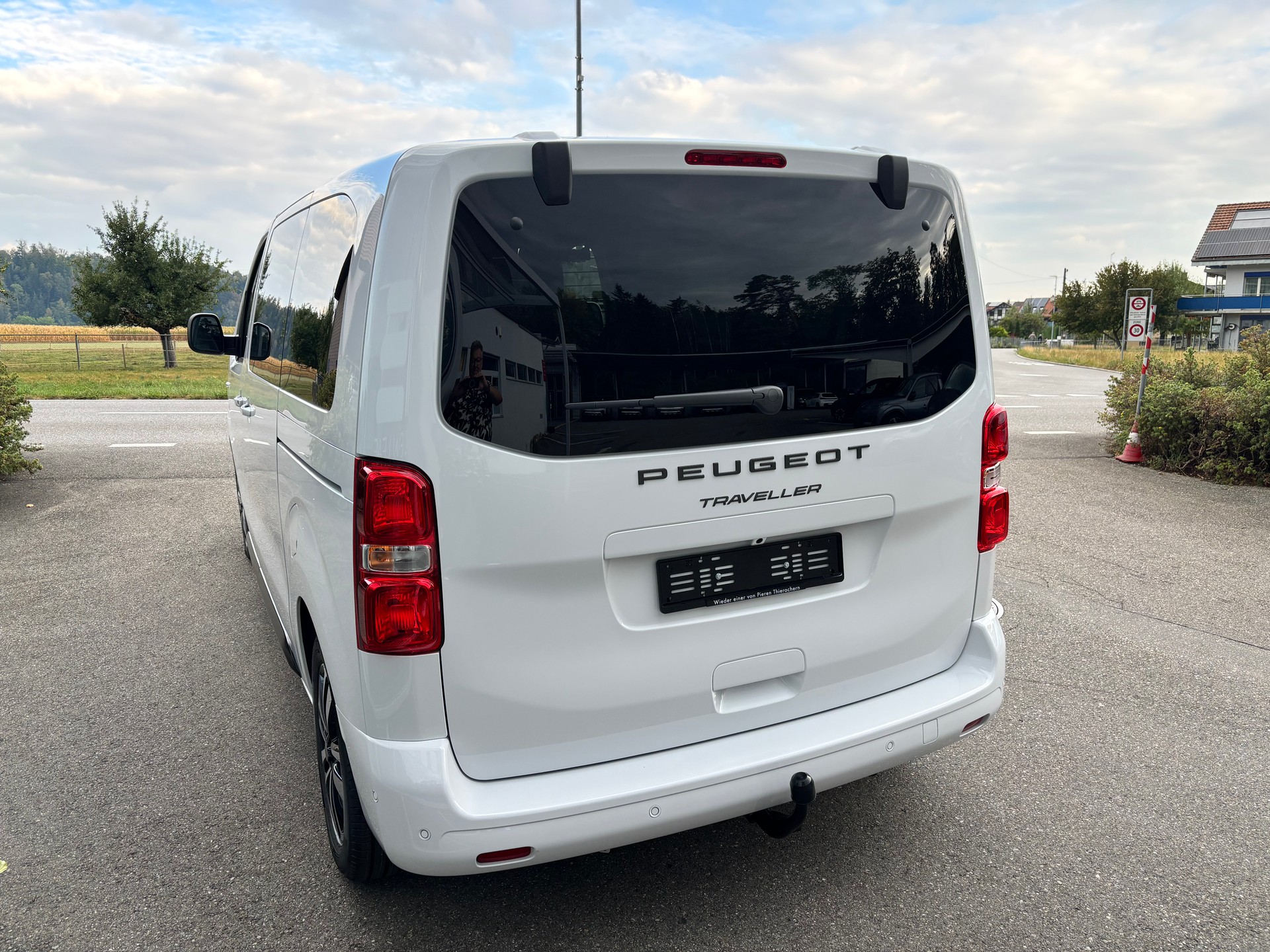 PEUGEOT Traveller Family Edition Standard EAT8-image-2