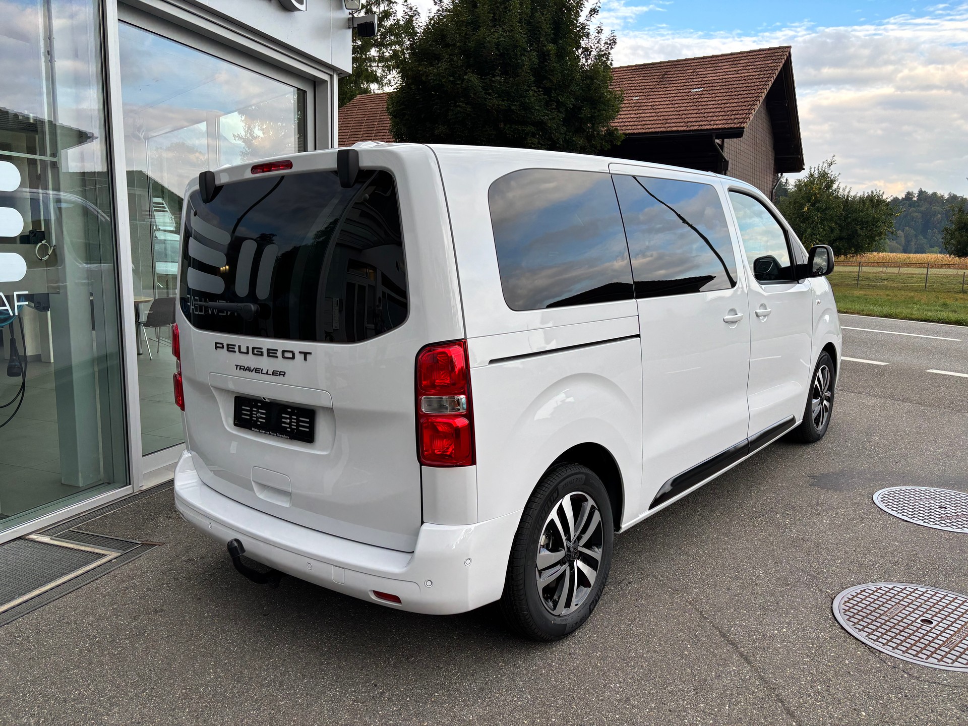 PEUGEOT Traveller Family Edition Standard EAT8-image-3