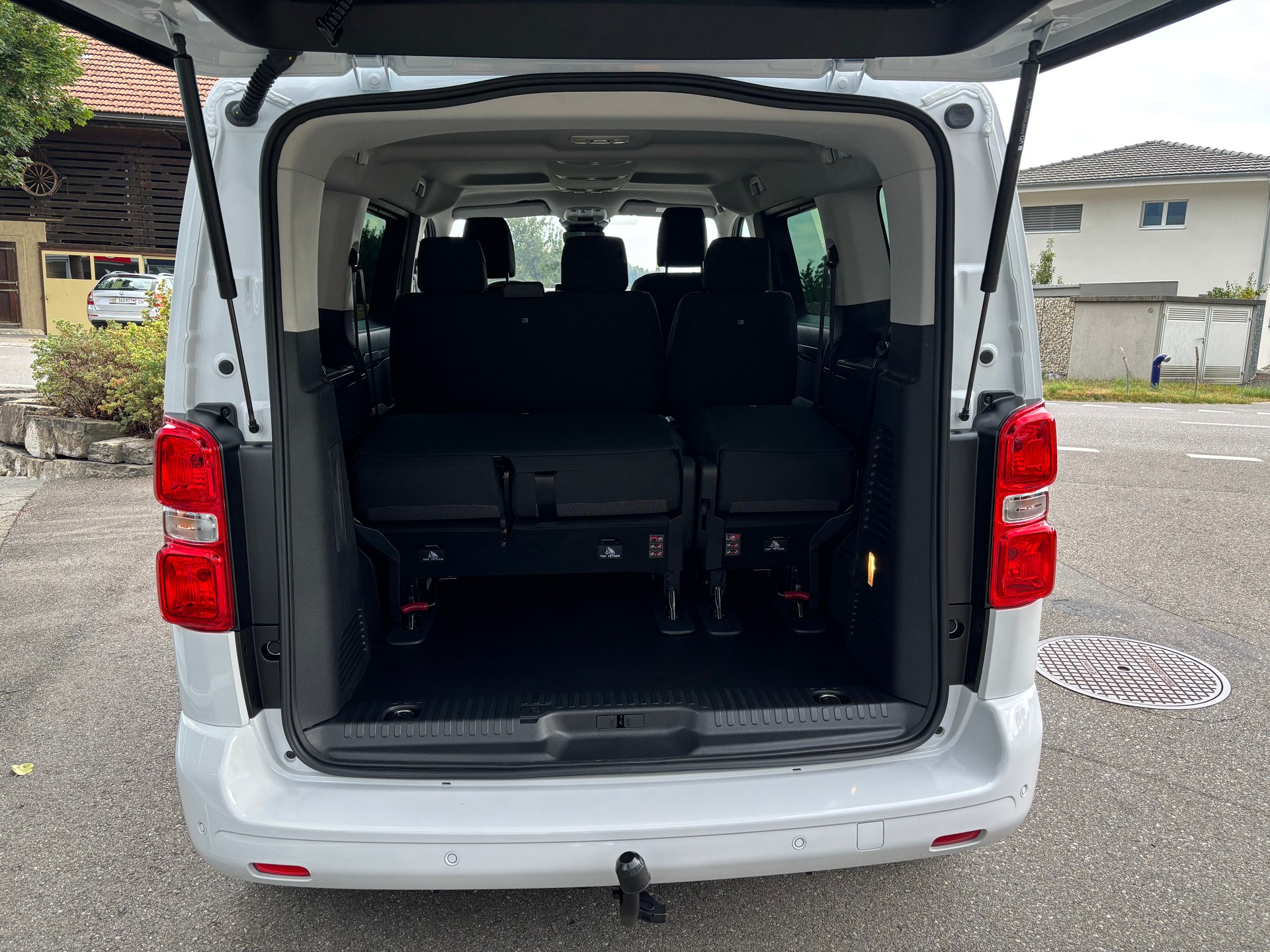 PEUGEOT Traveller Family Edition Standard EAT8-image-4