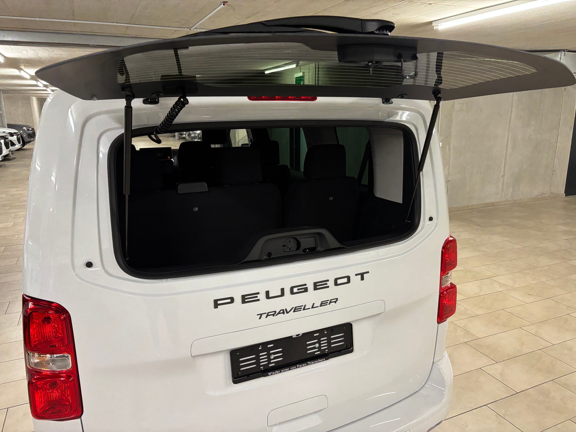 PEUGEOT Traveller Family Edition Standard EAT8-image-15