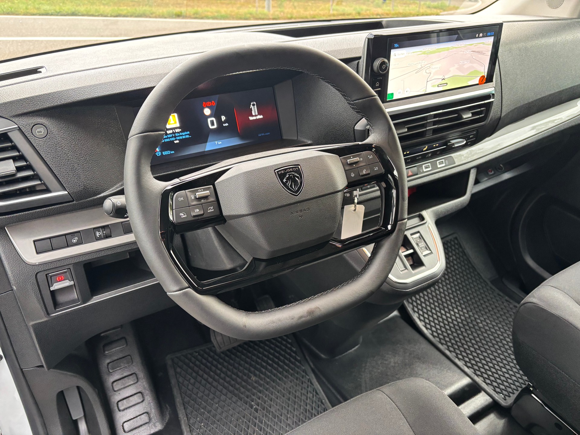 PEUGEOT Traveller Family Edition Standard EAT8-image-12