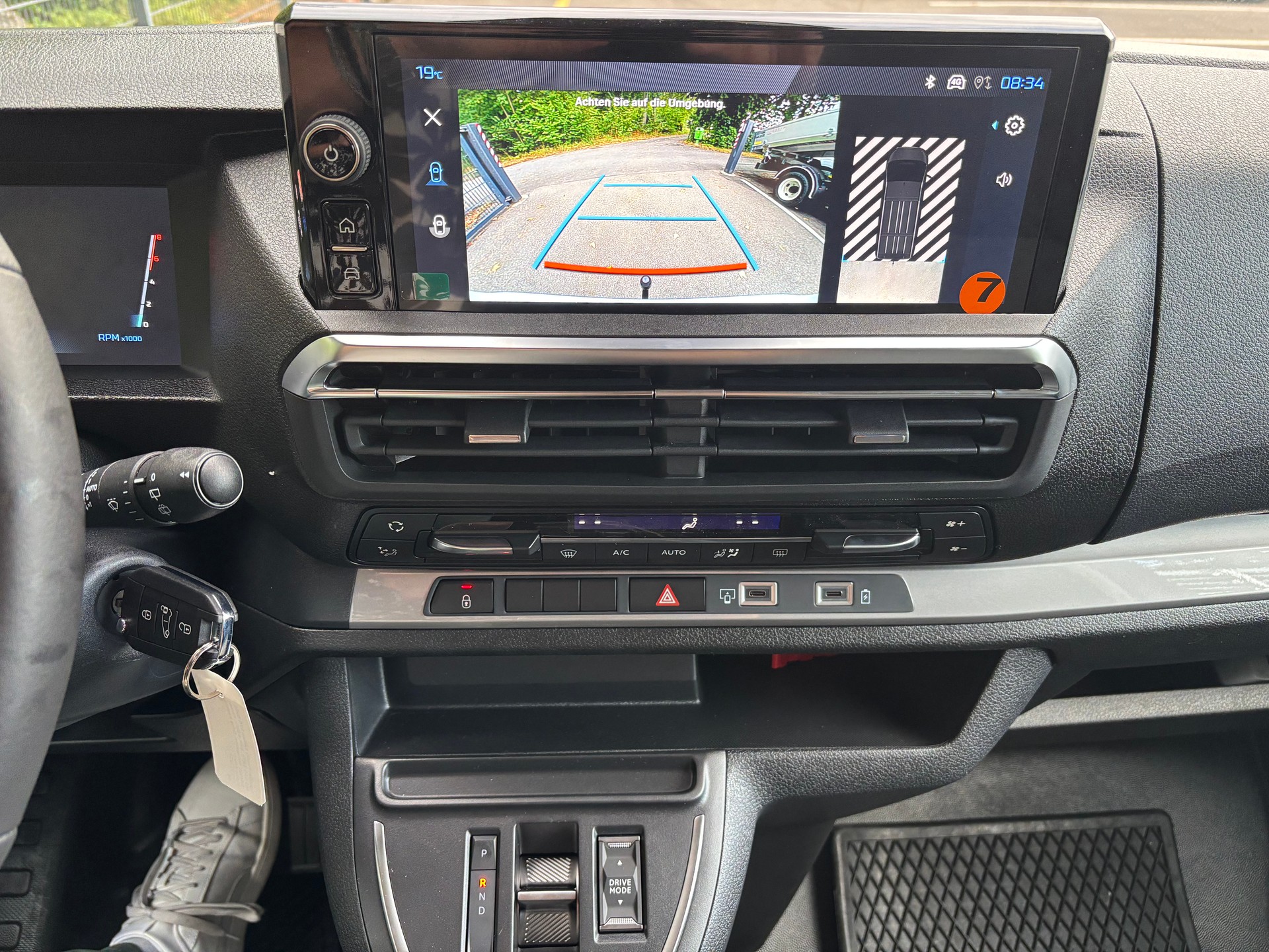 PEUGEOT Traveller Family Edition Standard EAT8-image-13