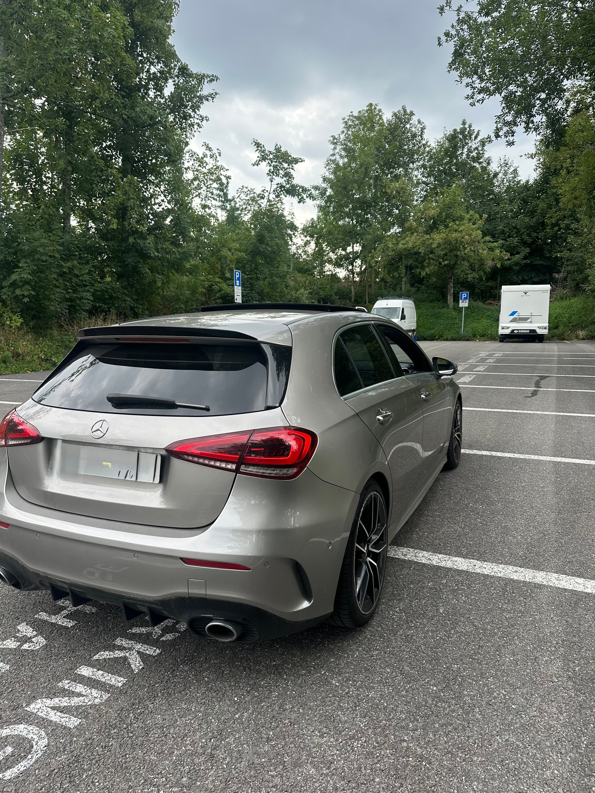 MERCEDES-BENZ A 35 AMG 4matic-image-3