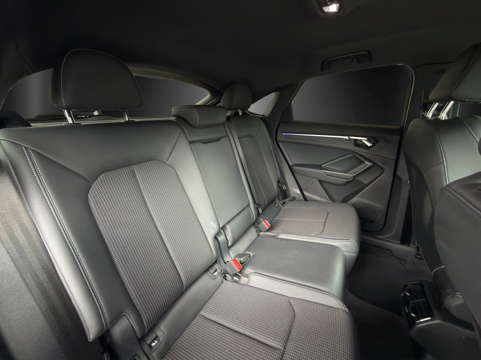 AUDI Q3 Sportback 45 TFSI S line quattro S-tronic-image-7