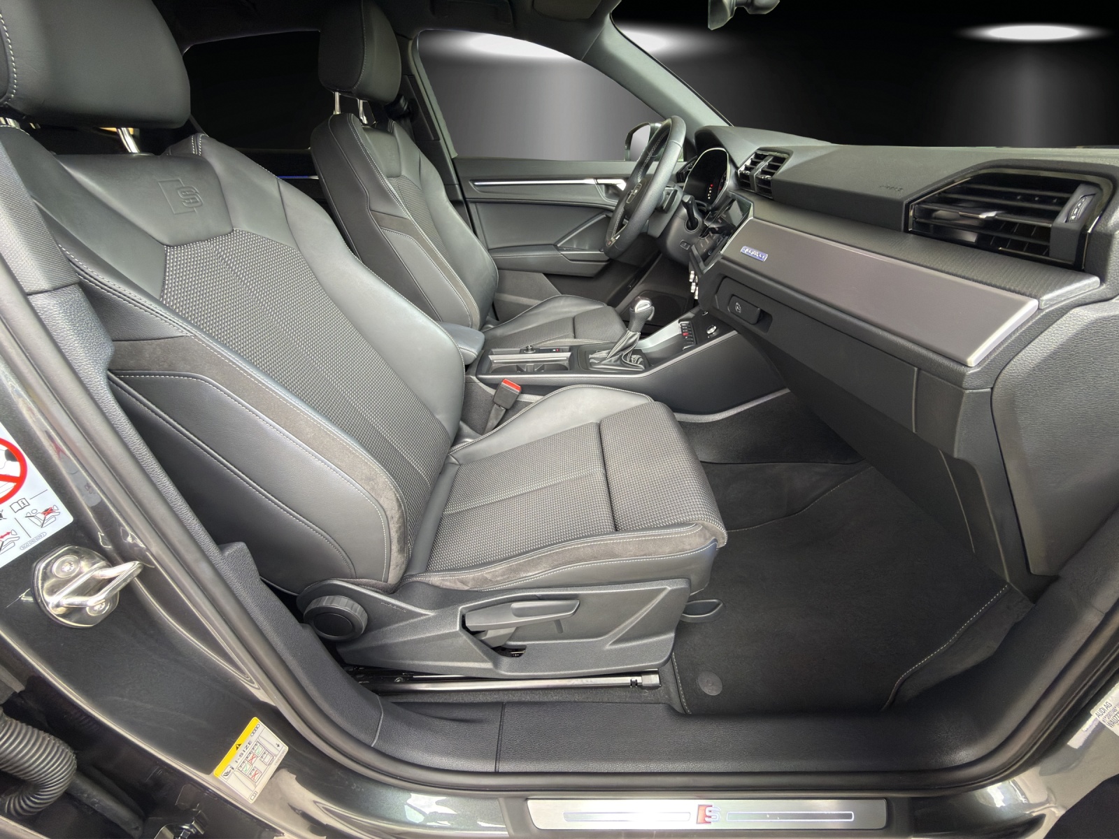 AUDI Q3 Sportback 45 TFSI S line quattro S-tronic-image-8