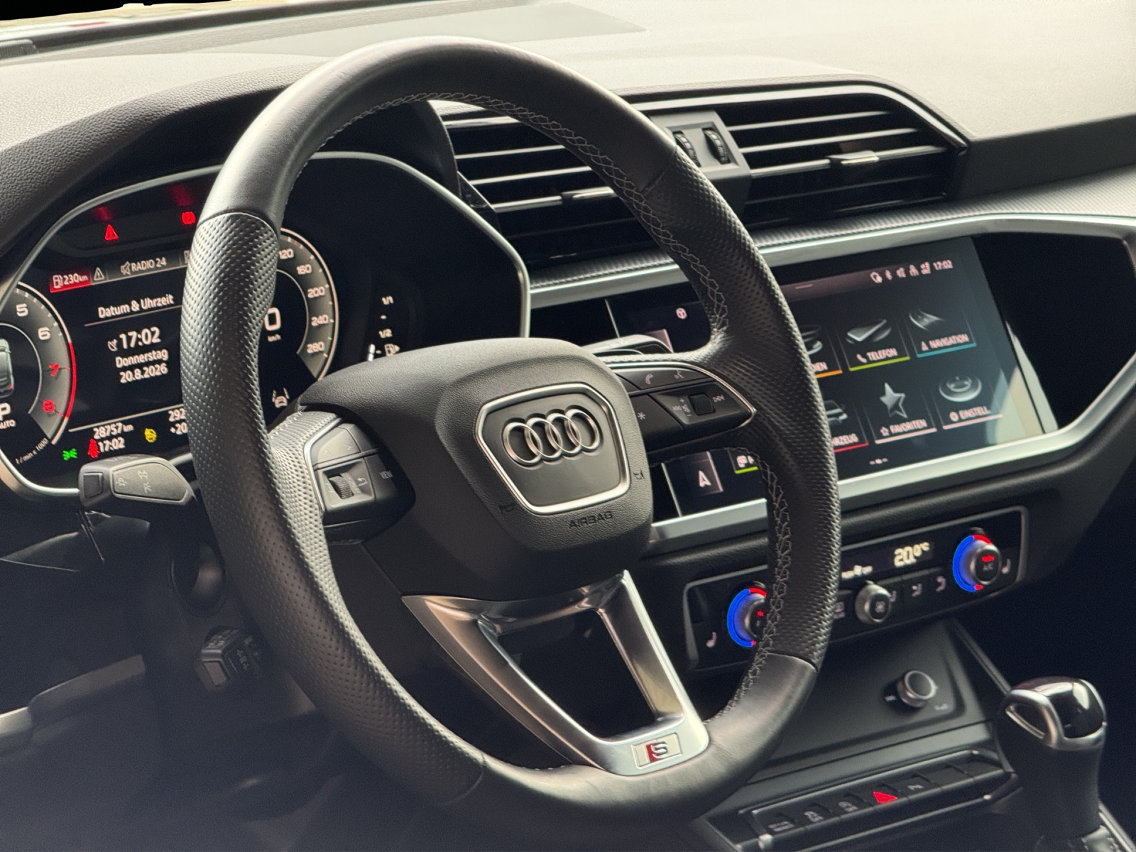 AUDI Q3 Sportback 45 TFSI S line quattro S-tronic-image-15