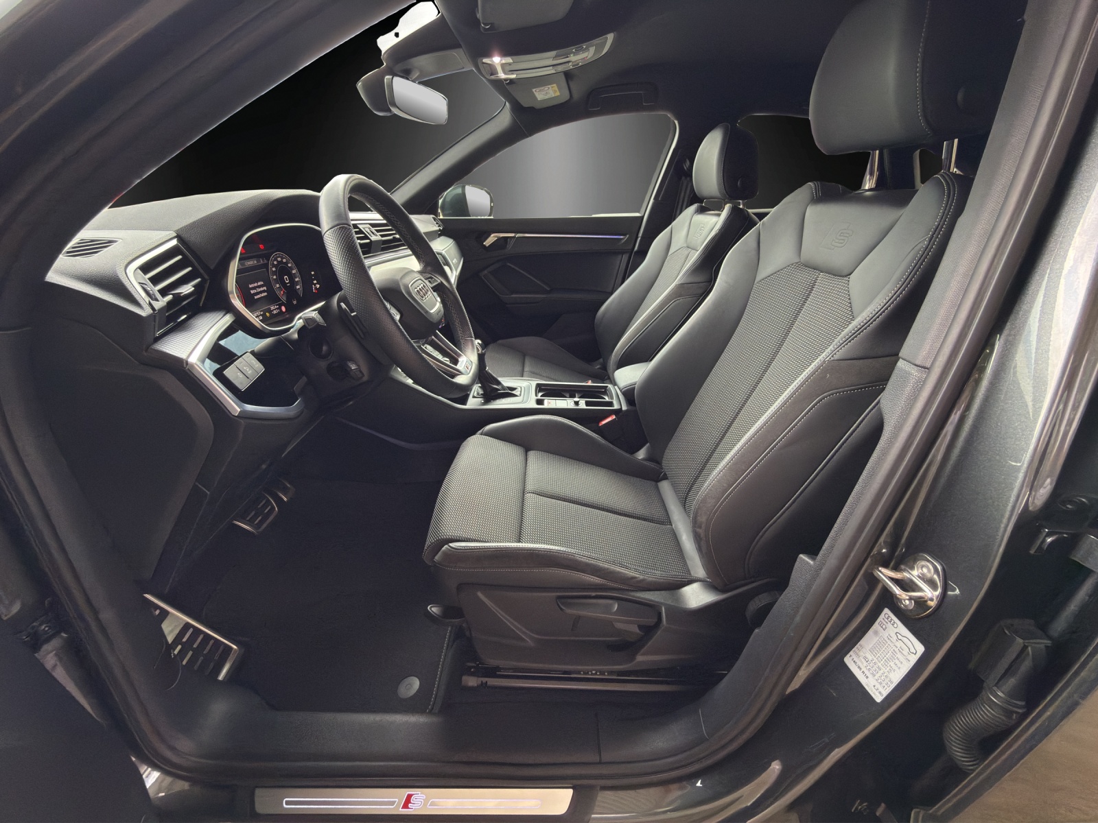 AUDI Q3 Sportback 45 TFSI S line quattro S-tronic-image-9