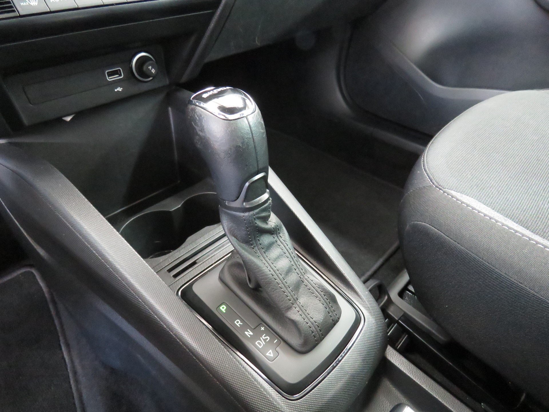 SKODA Fabia 1.0 TSI Drive DSG (Automat)-image-15