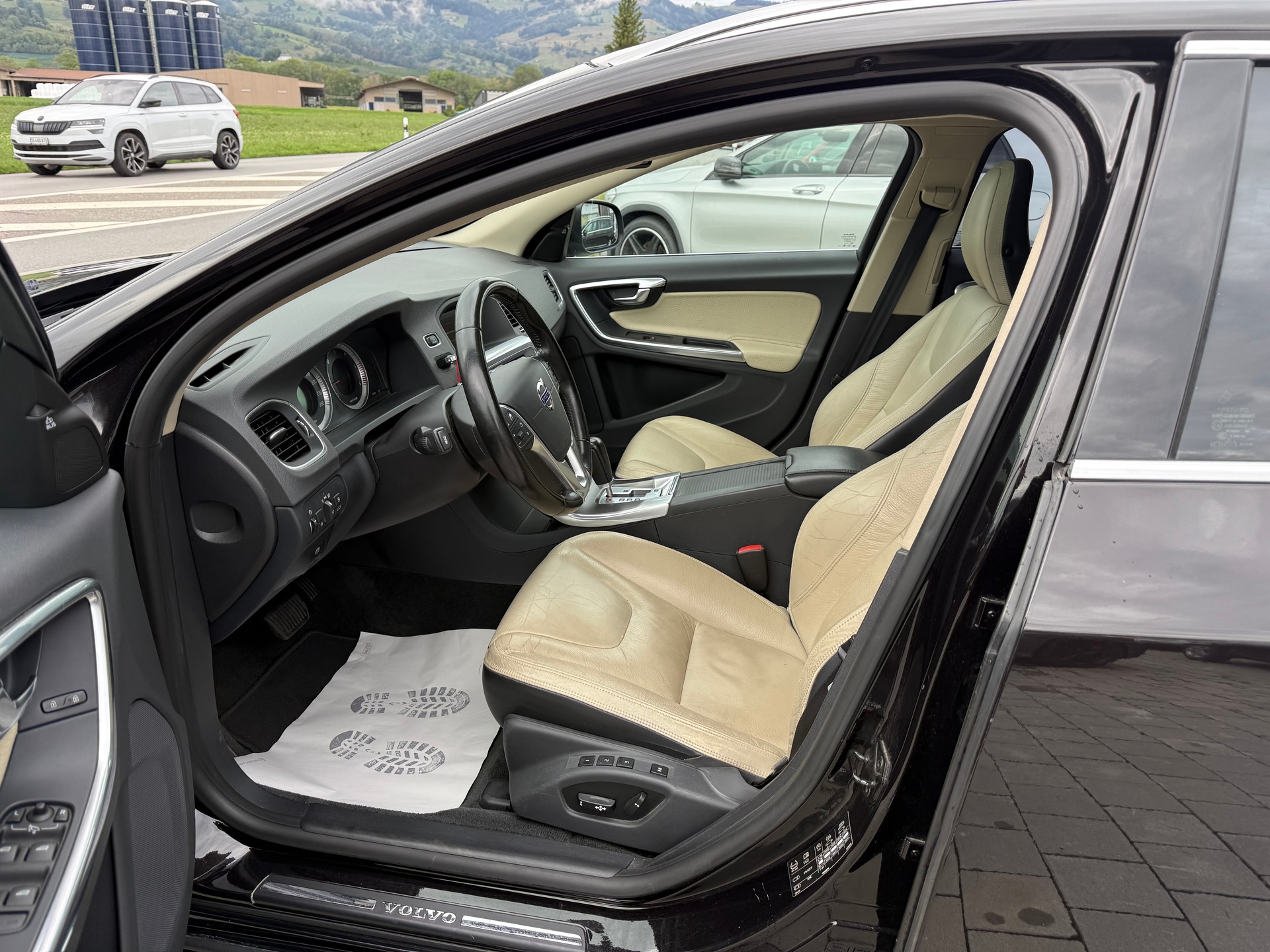 VOLVO V60 D5 AWD Summum Geartronic-image-9
