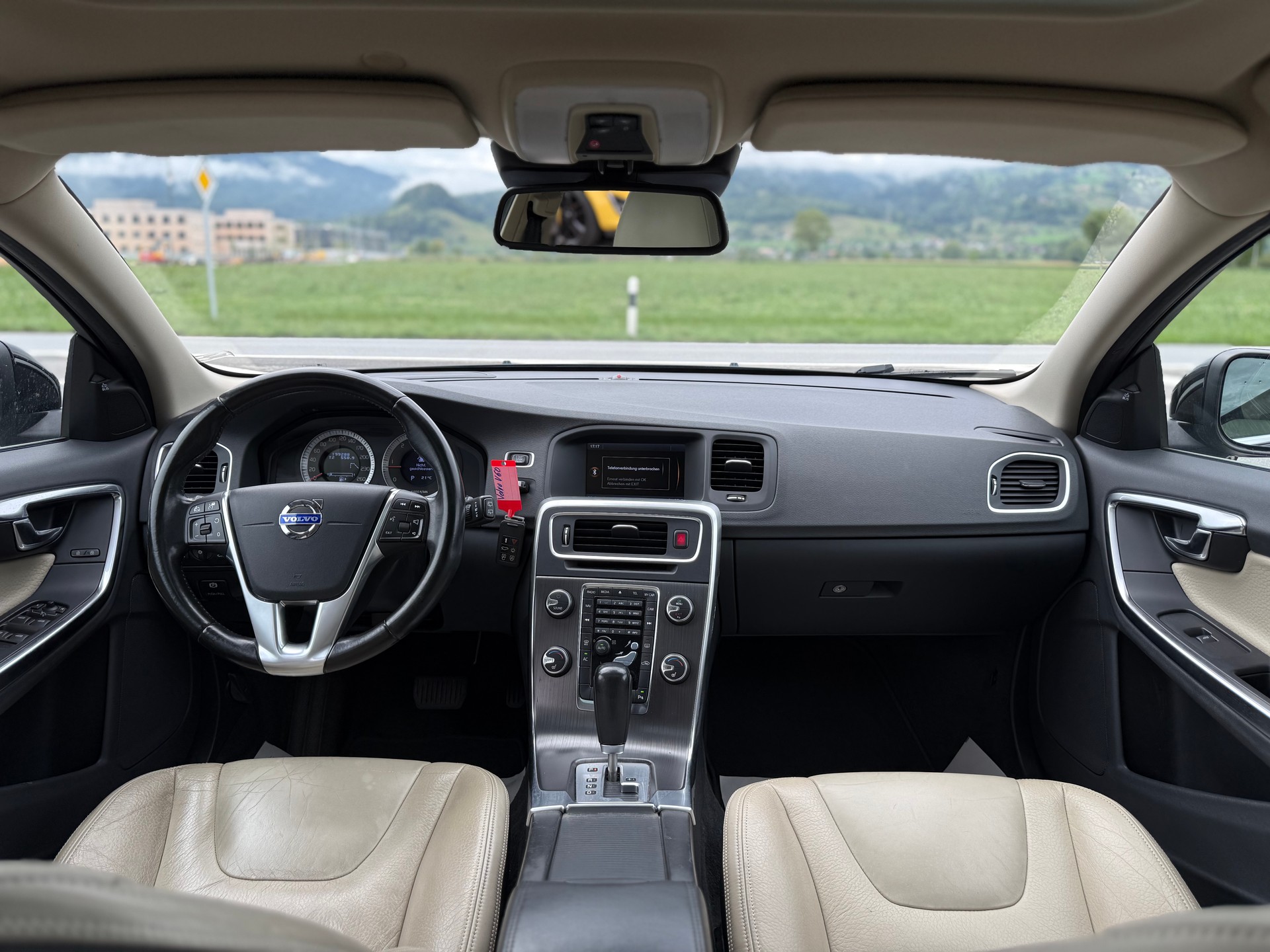 VOLVO V60 D5 AWD Summum Geartronic-image-10
