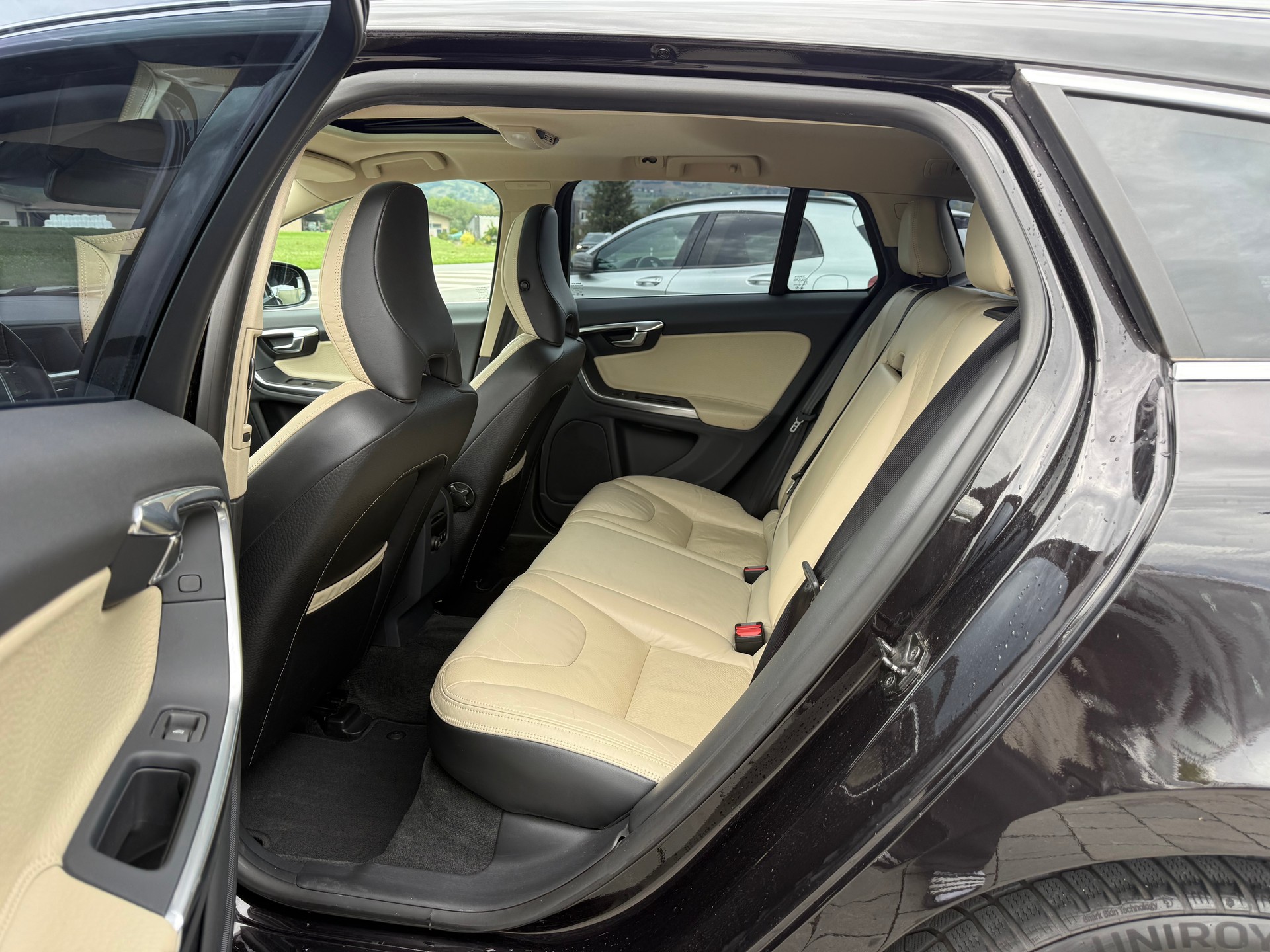 VOLVO V60 D5 AWD Summum Geartronic-image-13