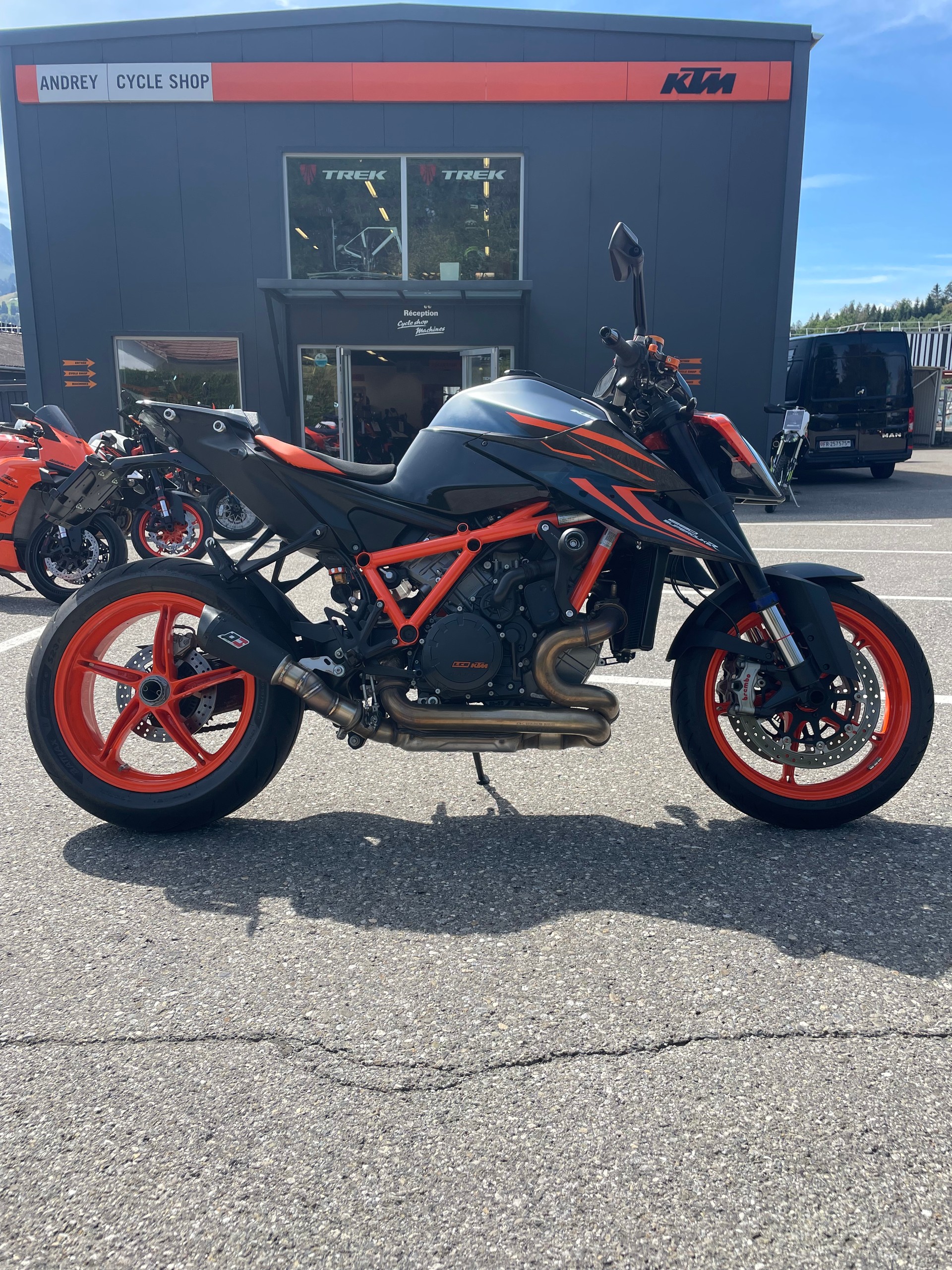 KTM 1290 Super Duke R EVO-showroom-element-1