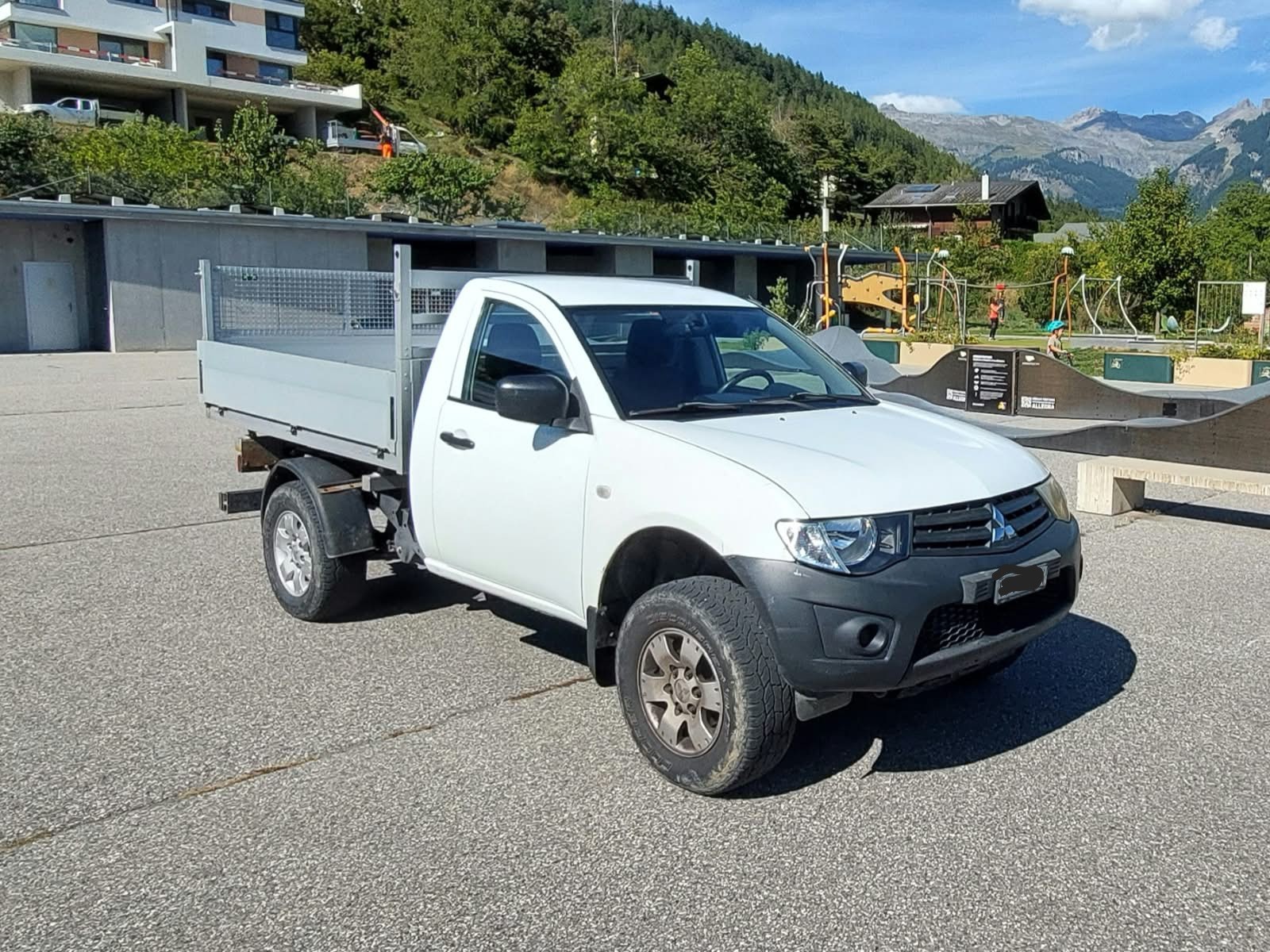 MITSUBISHI 2.5 DID 136 4x4 Inform-image-2