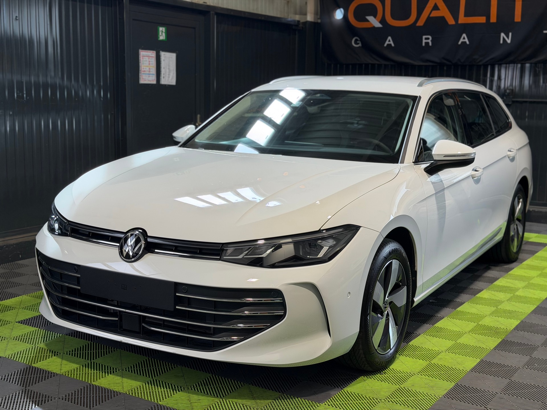 VW Passat Variant 1.5 eTSI evo2 Business DSG-image-0