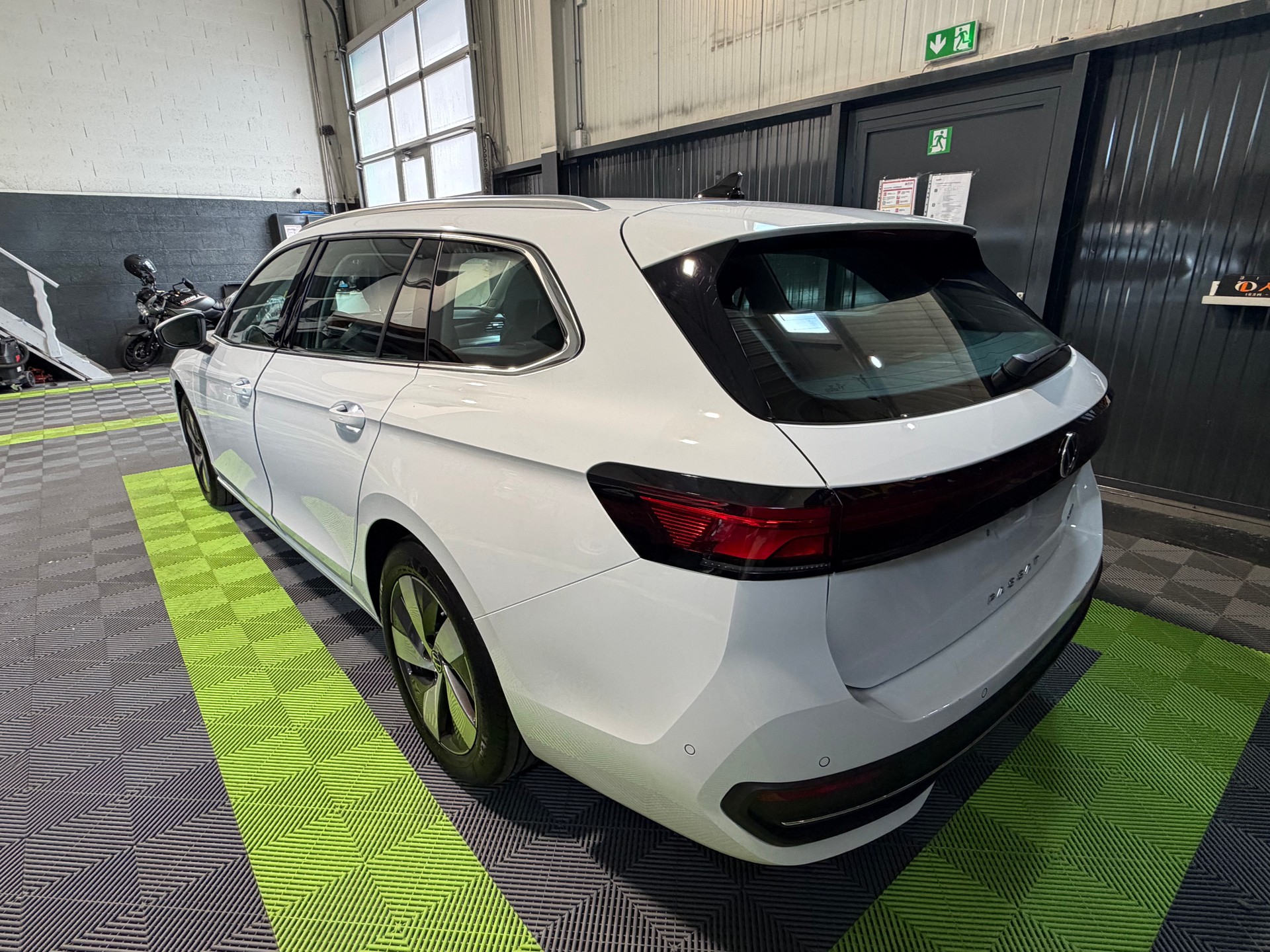 VW Passat Variant 1.5 eTSI evo2 Business DSG-image-7