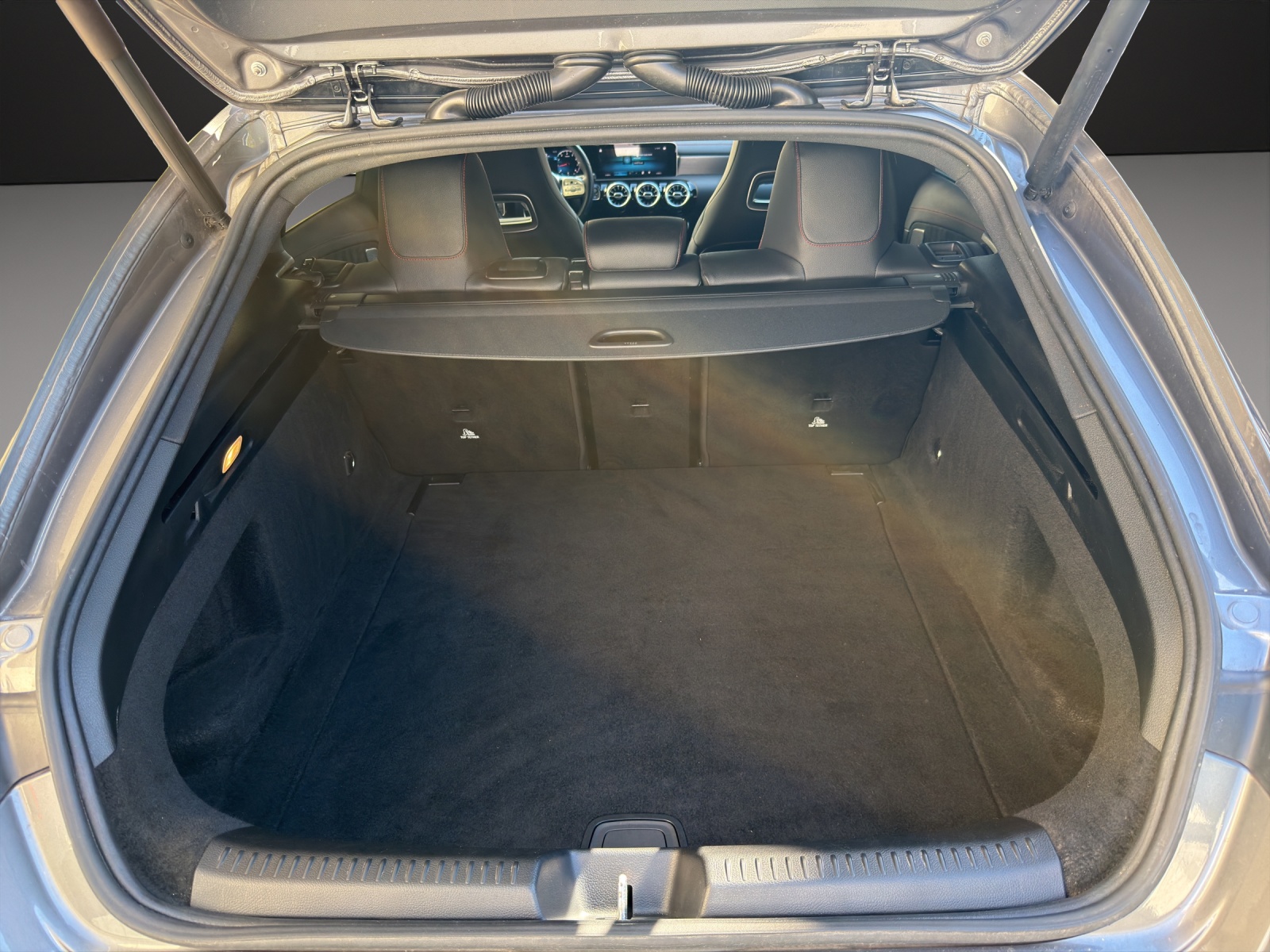 MERCEDES-BENZ CLA Shooting Brake 200 AMG Line 7G-DCT-image-12