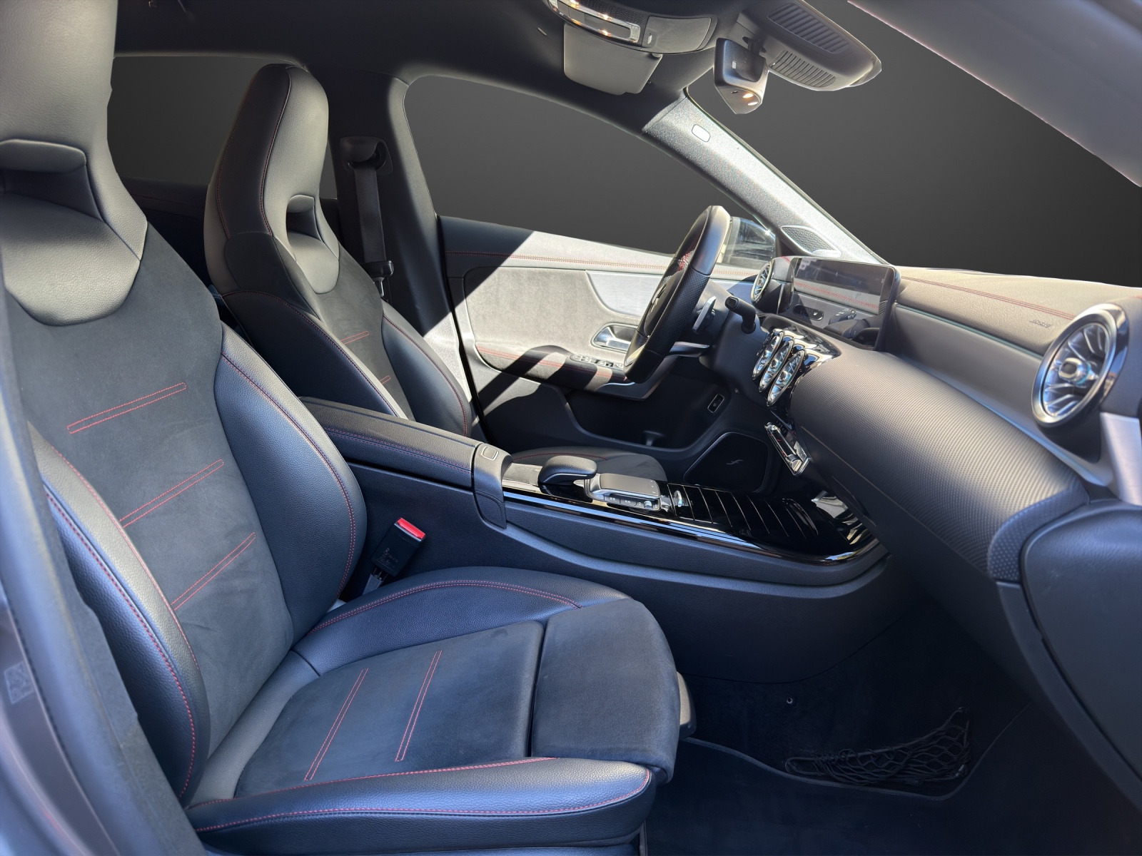 MERCEDES-BENZ CLA Shooting Brake 200 AMG Line 7G-DCT-image-11
