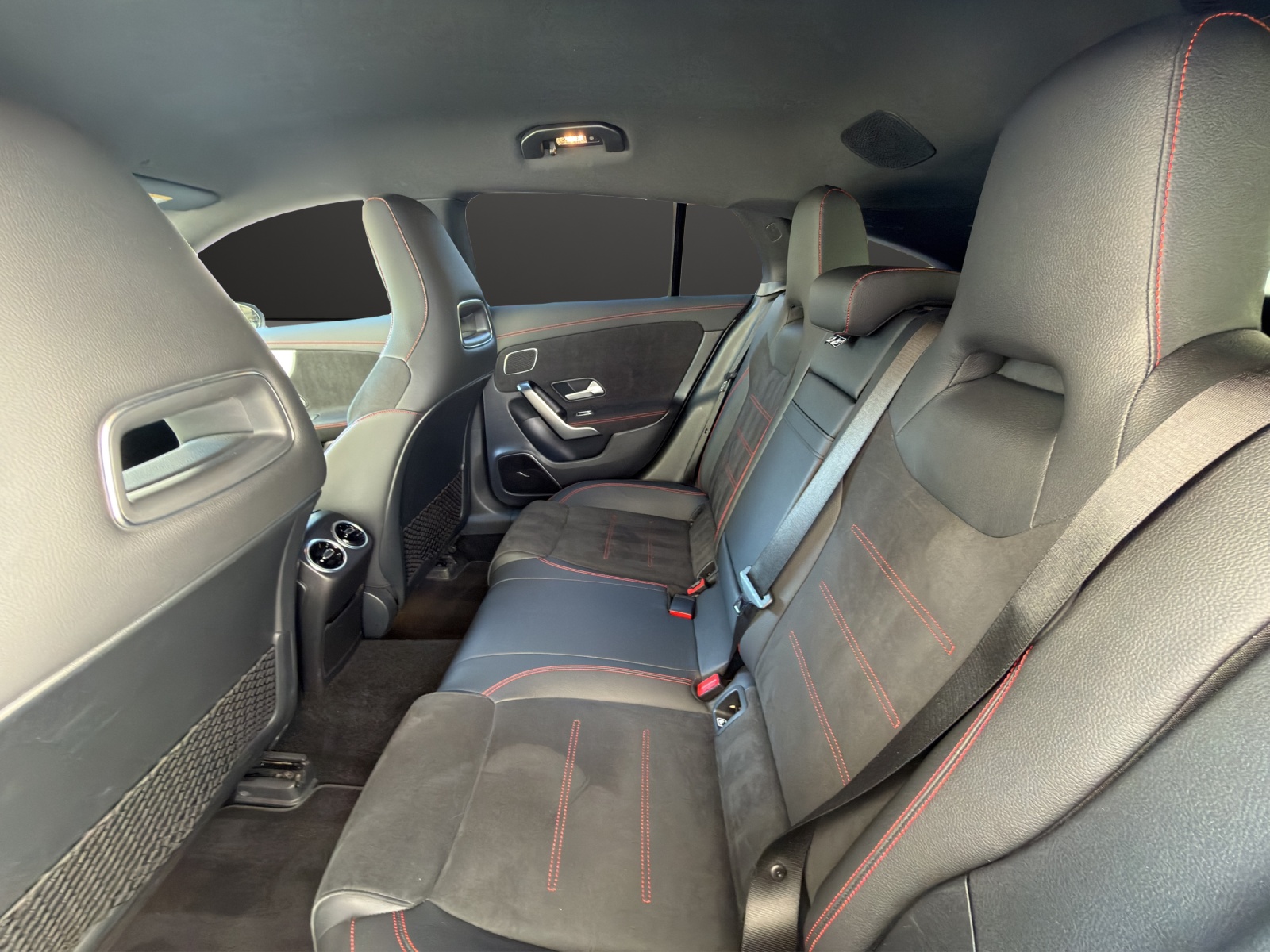 MERCEDES-BENZ CLA Shooting Brake 200 AMG Line 7G-DCT-image-10