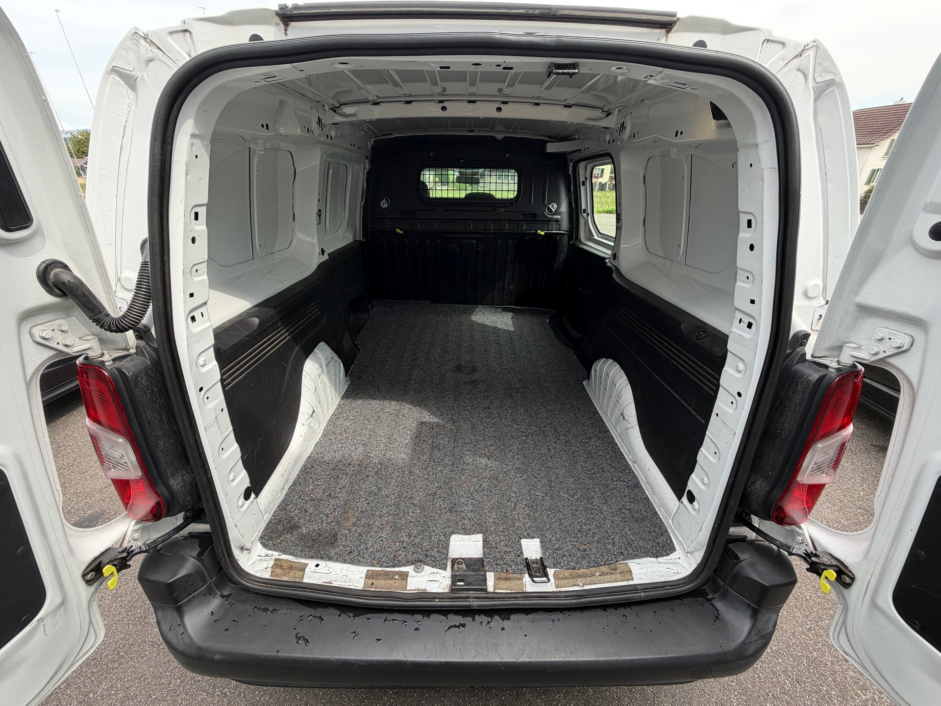 CITROEN Berlingo Van 1.6 Blue HDi 100 s/s Worker Long 1000kg-image-8