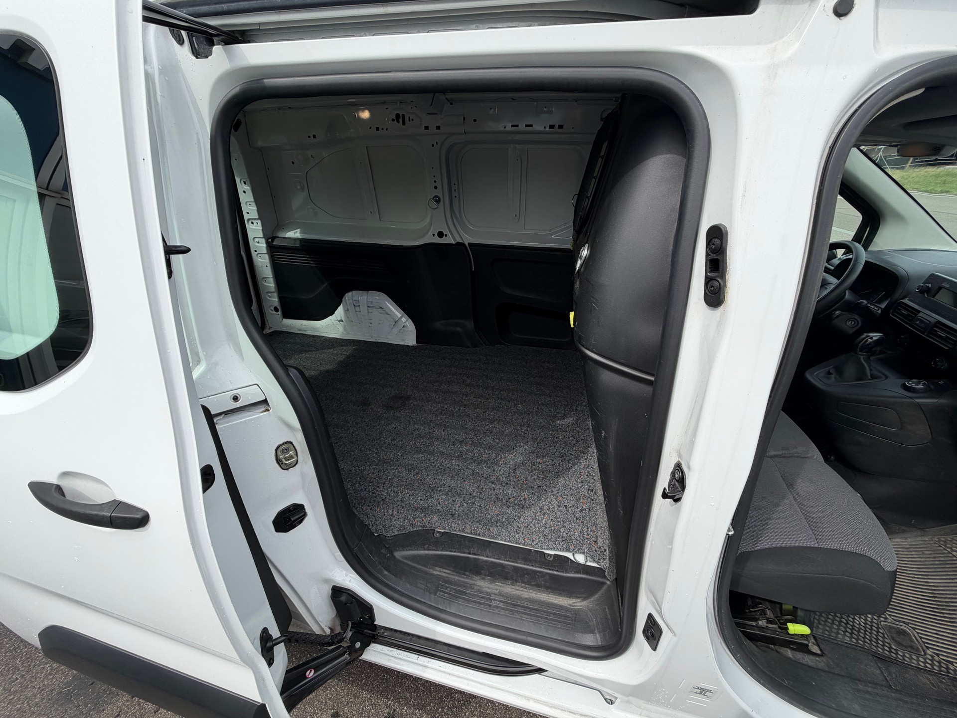 CITROEN Berlingo Van 1.6 Blue HDi 100 s/s Worker Long 1000kg-image-7