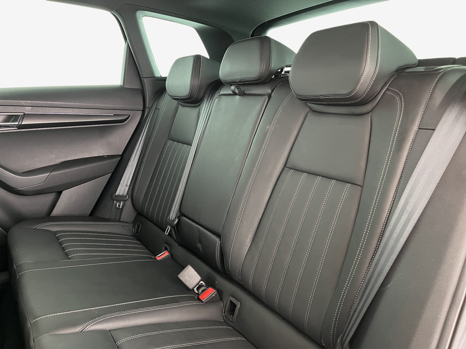 SKODA Karoq 2.0 TSI SportLine 4x4 DSG-image-11