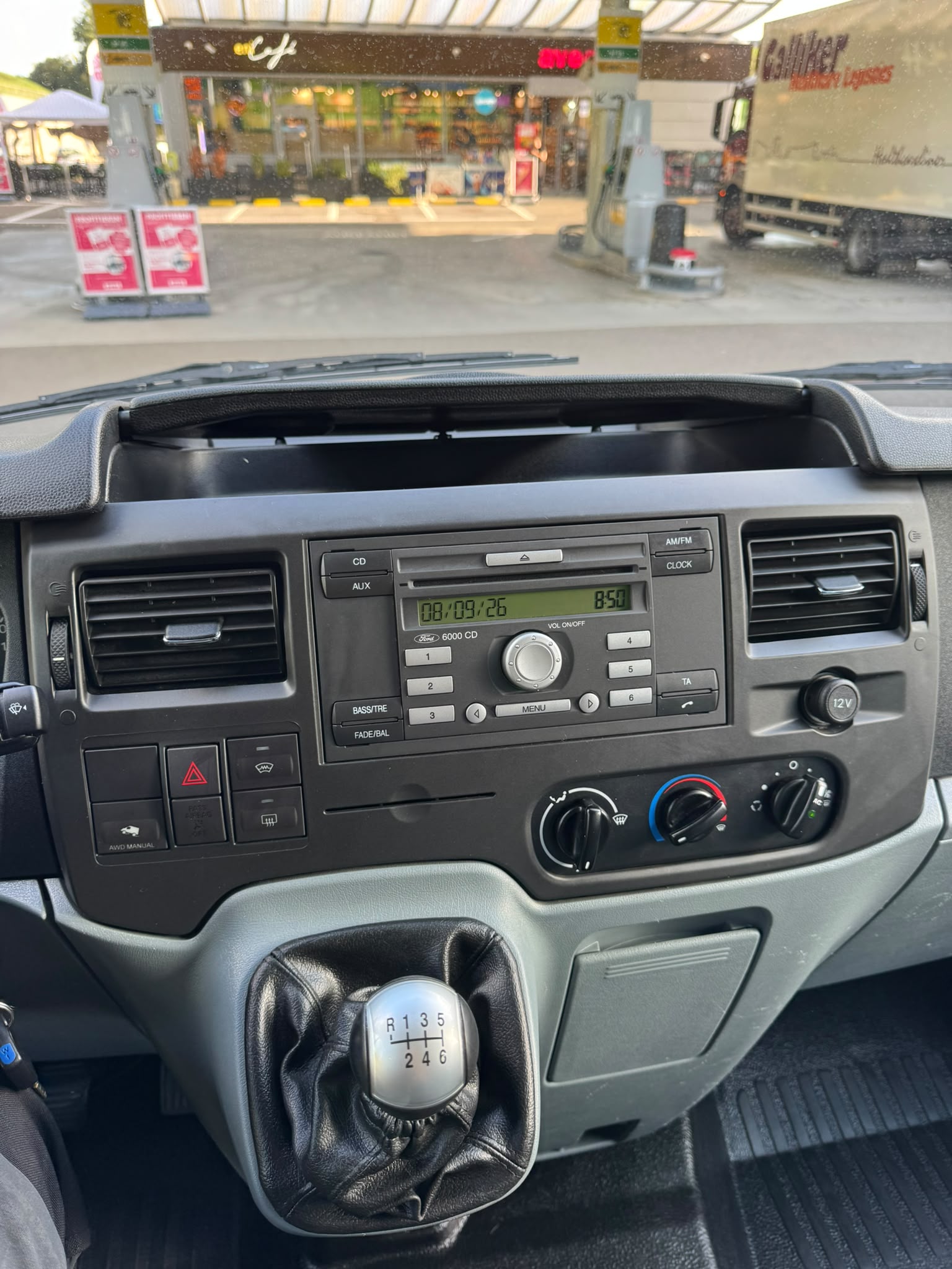 FORD Transit 2.4 TDCi 330 S 4x4 Limited-image-13