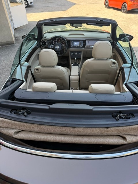 VW Beetle Cabrio 1.4 TSI Design DSG-image-10