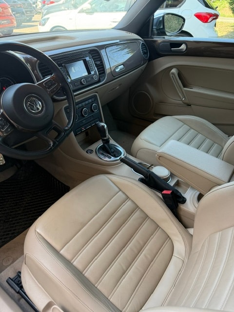 VW Beetle Cabrio 1.4 TSI Design DSG-image-13