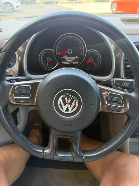VW Beetle Cabrio 1.4 TSI Design DSG-image-17