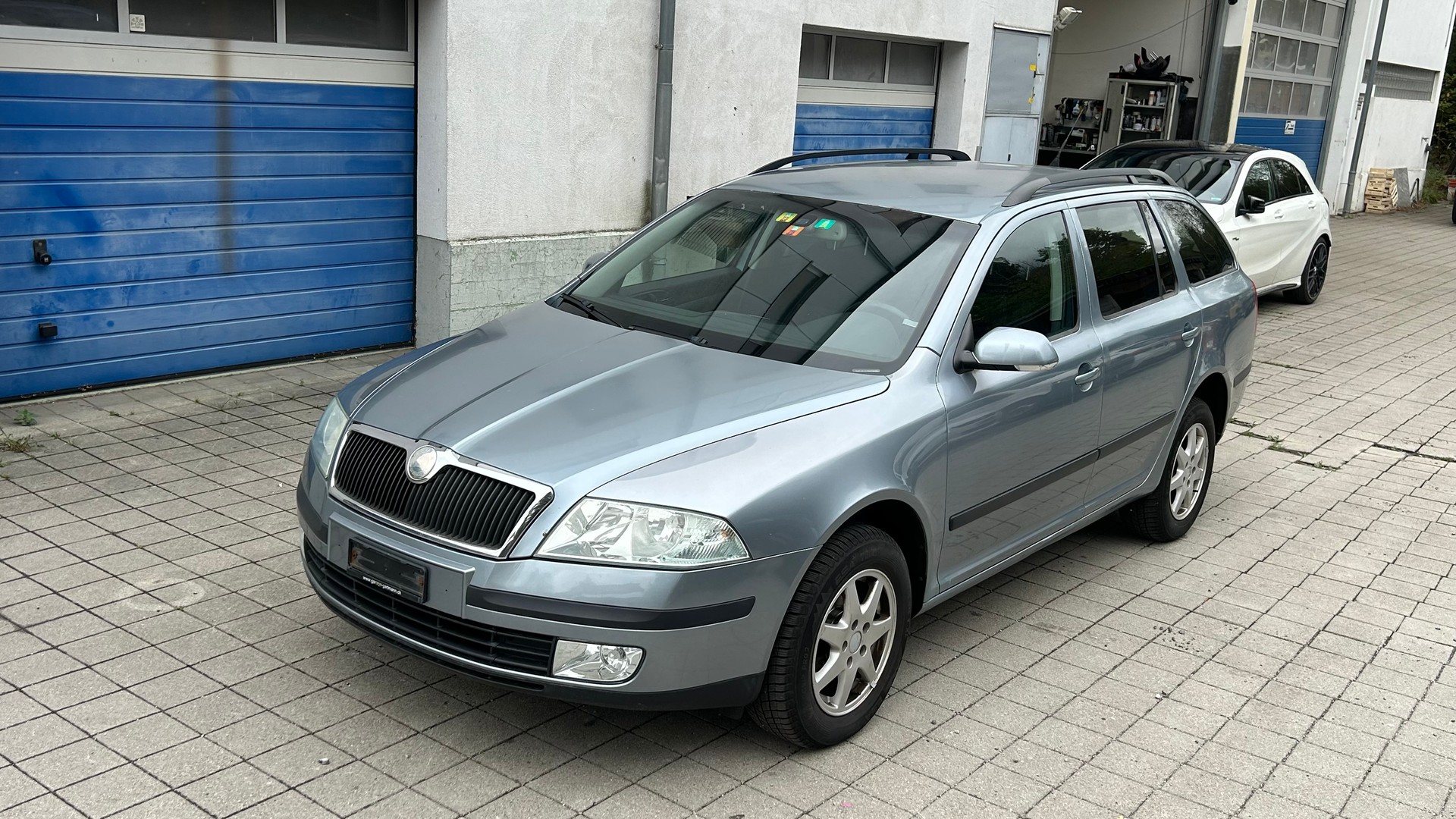SKODA Octavia 1.9 TDI Adventure 4x4-image-0