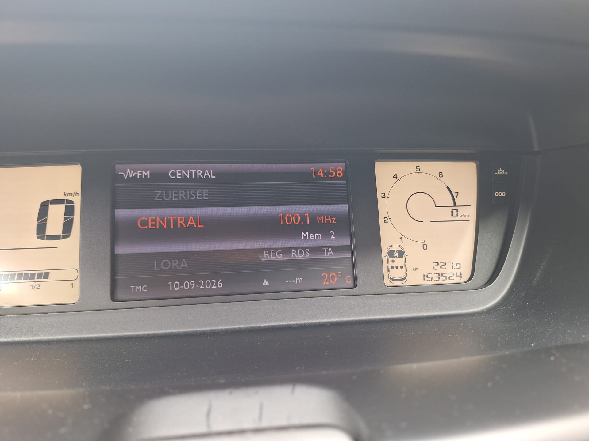 CITROEN C4 Picasso 1.6i 16V Swiss Style-image-7