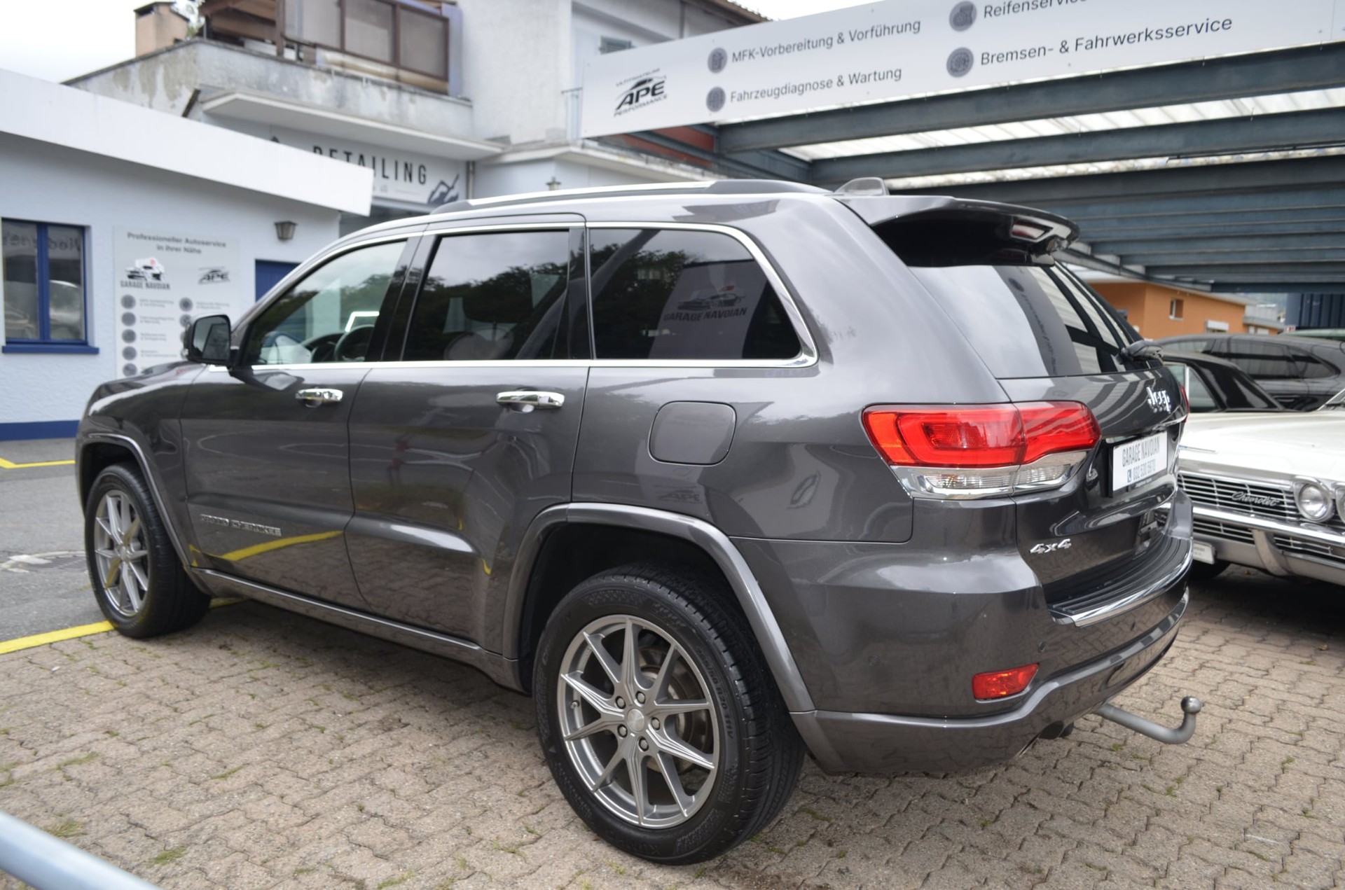 JEEP Grand Cherokee 3.0 CRD Overland Automatic-image-2