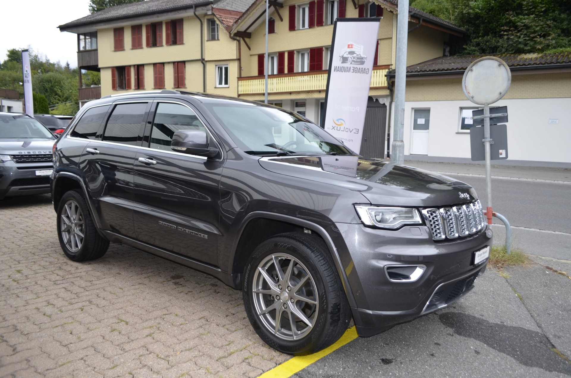 JEEP Grand Cherokee 3.0 CRD Overland Automatic-image-1