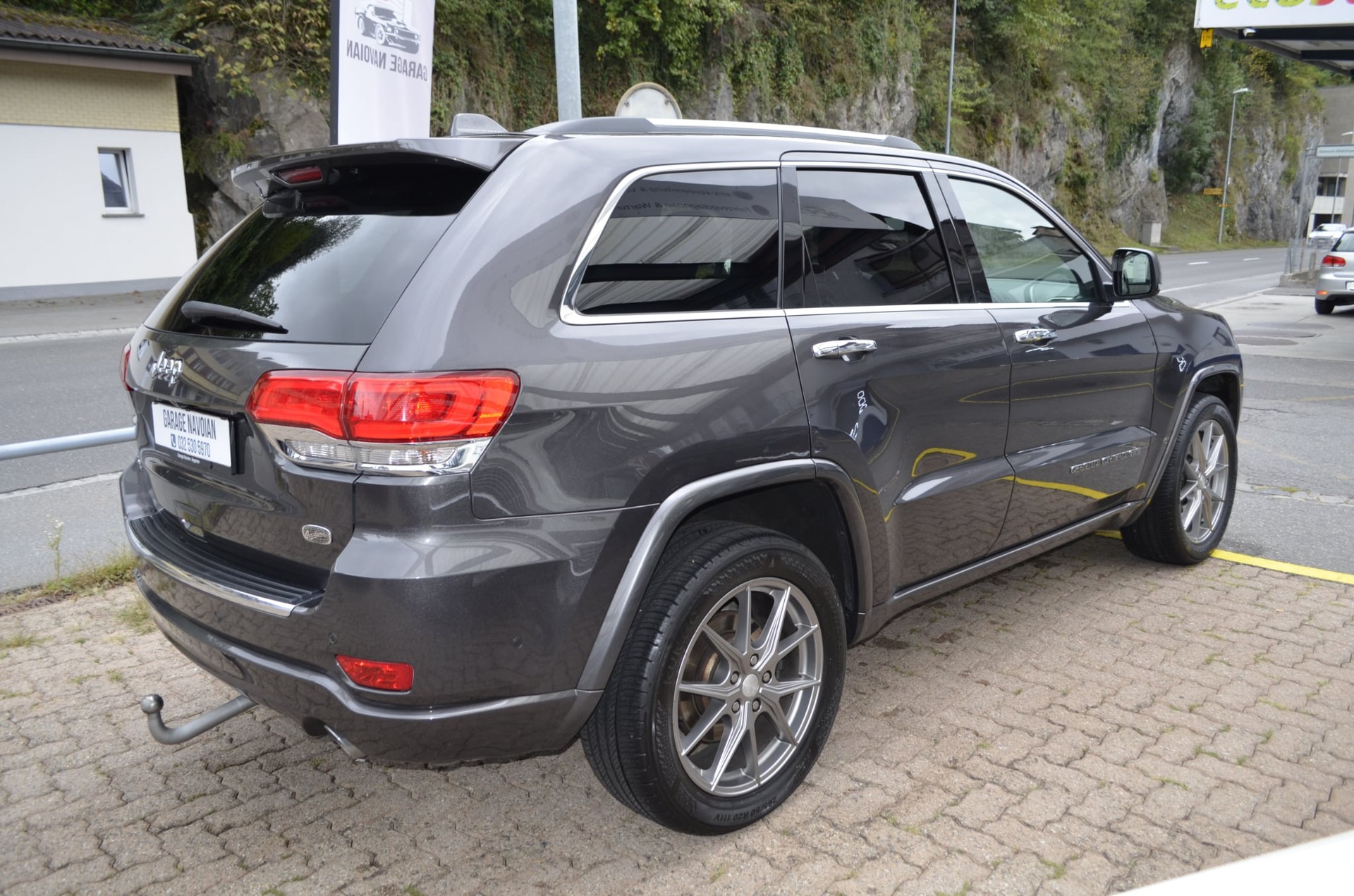 JEEP Grand Cherokee 3.0 CRD Overland Automatic-image-3