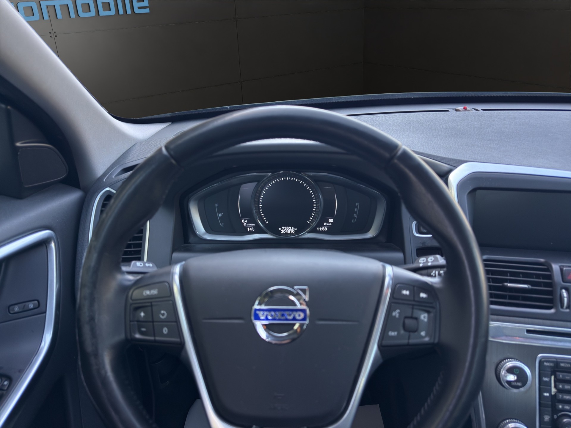 VOLVO D3 Momentum Geartronic-image-10