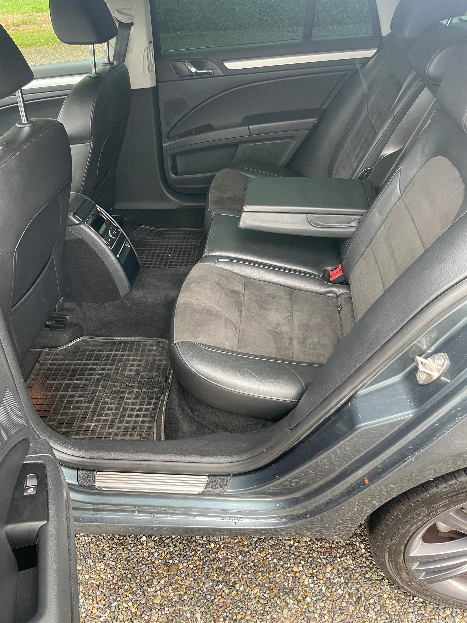 SKODA 2.0 TDI 170 Busin. 4x4 DSG S/S-image-5