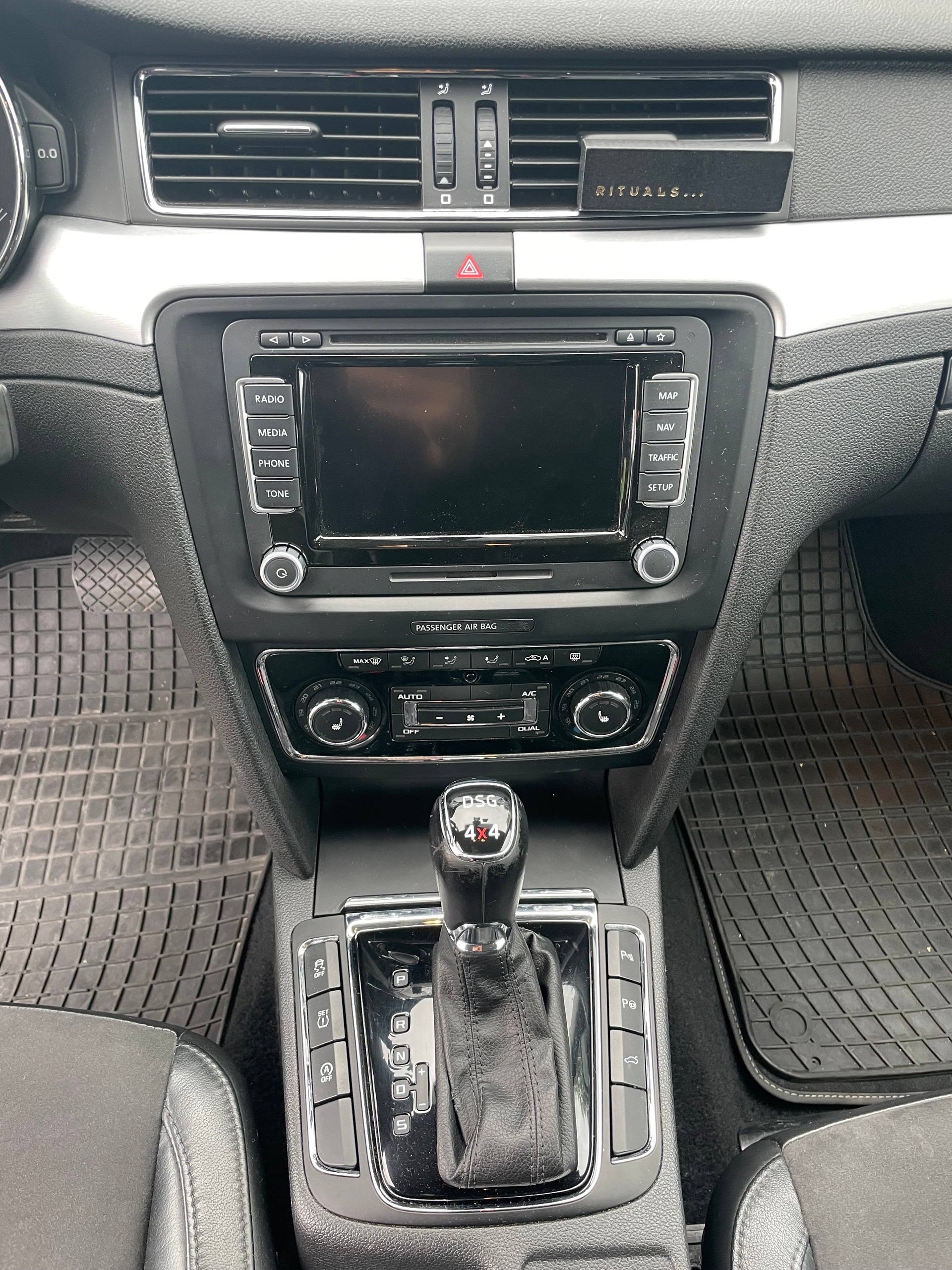 SKODA 2.0 TDI 170 Busin. 4x4 DSG S/S-image-4