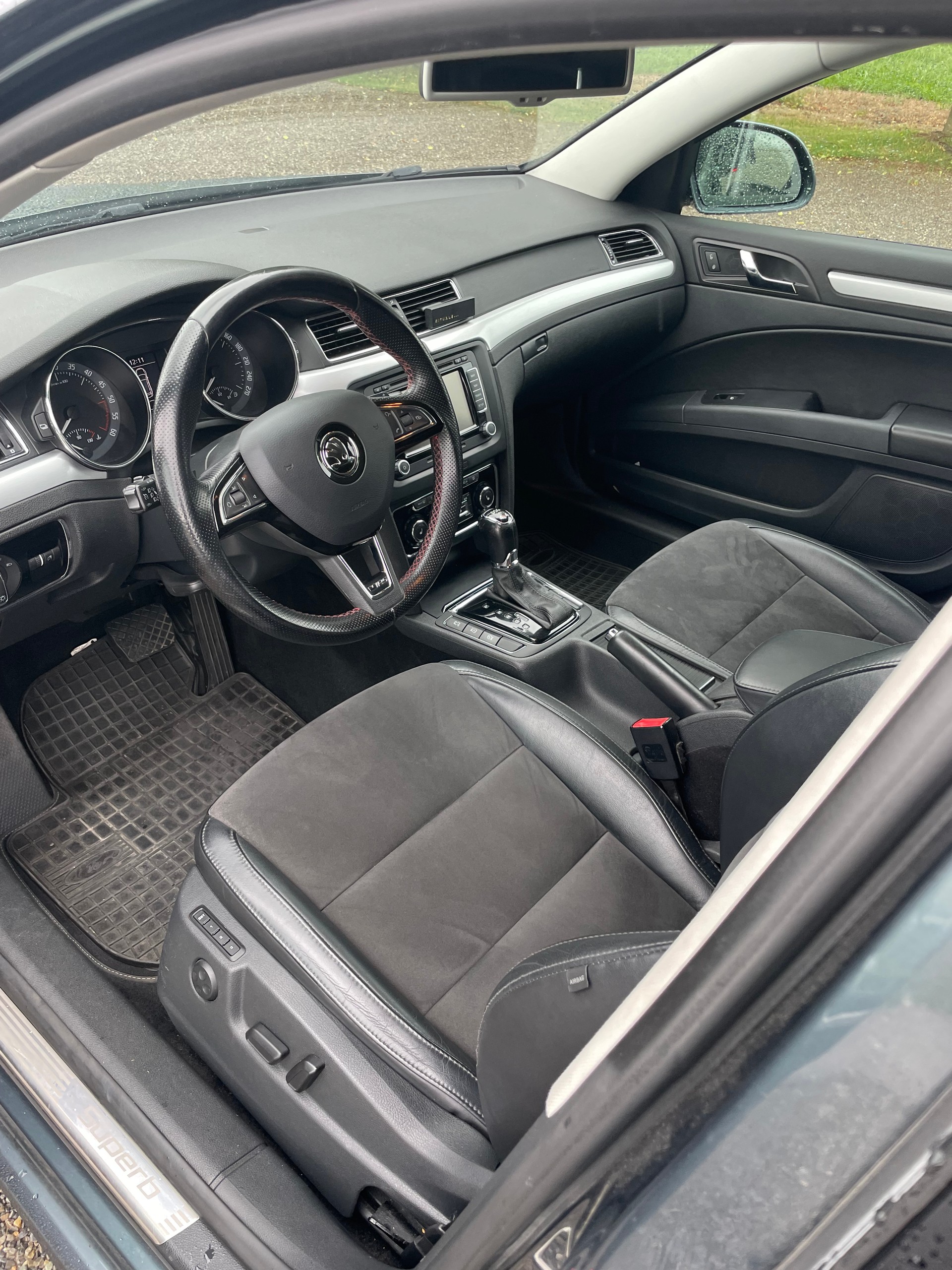 SKODA 2.0 TDI 170 Busin. 4x4 DSG S/S-image-3