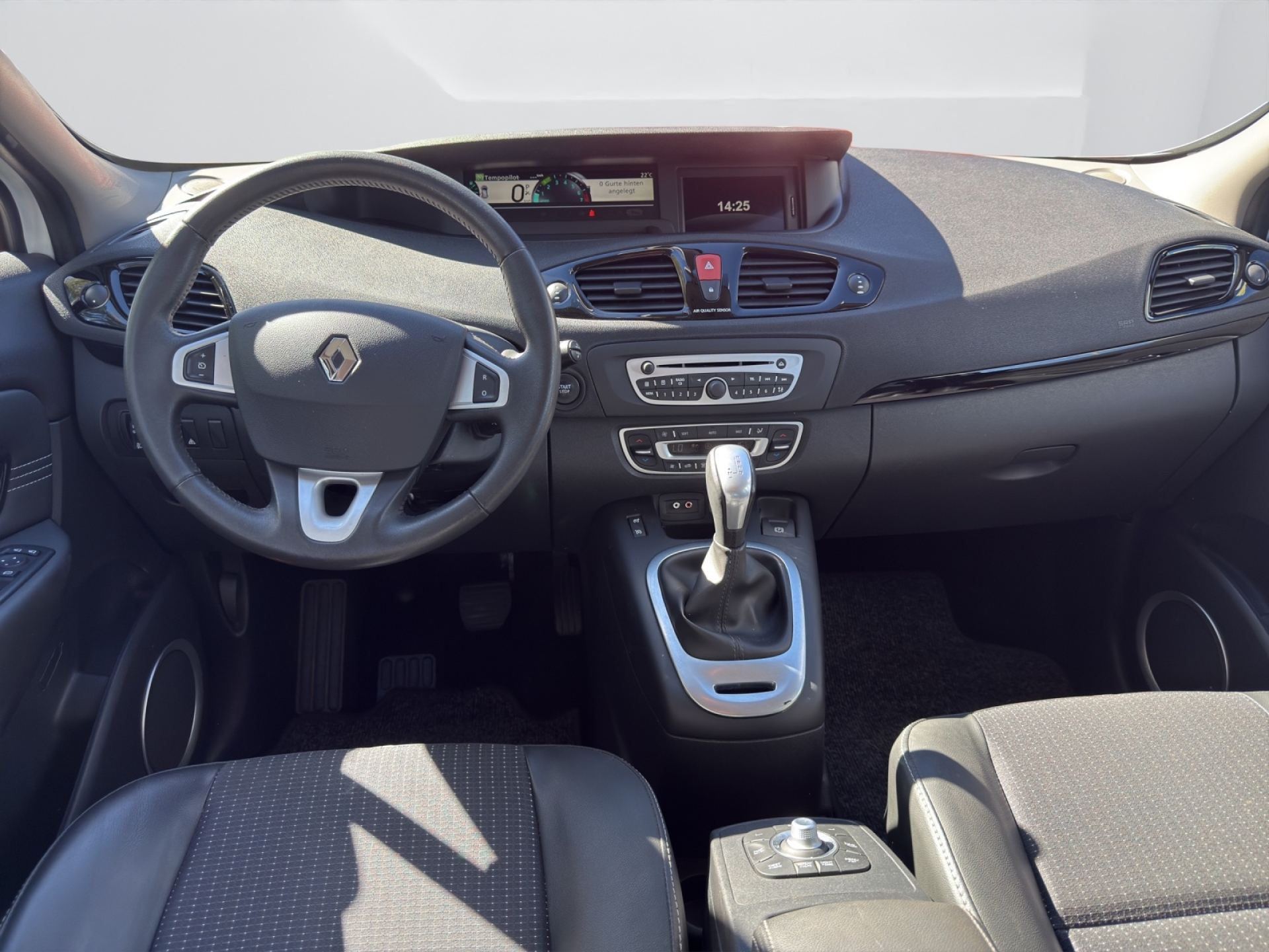 RENAULT Scénic 2.0 16V Dynamique CVT-image-10