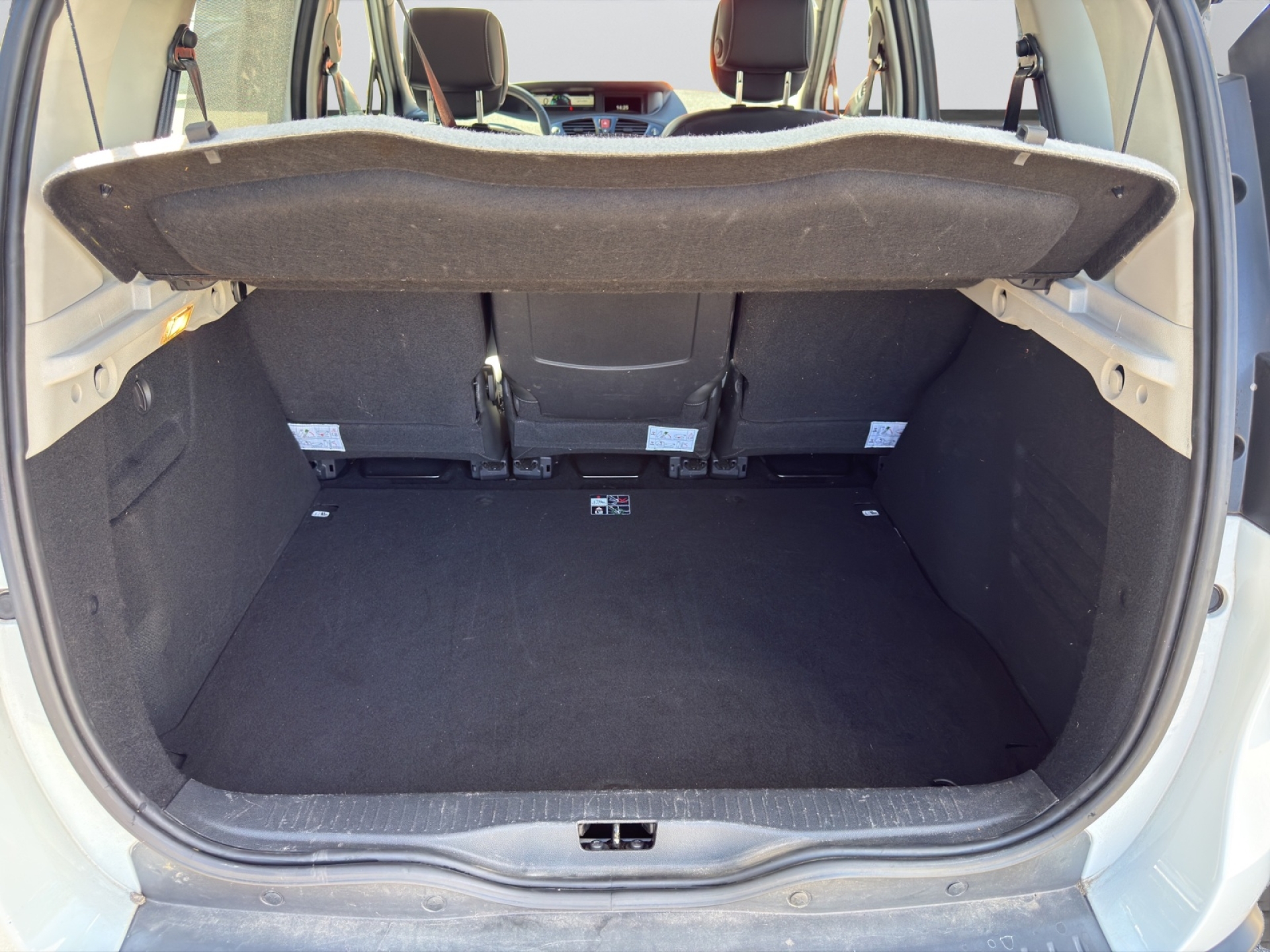 RENAULT Scénic 2.0 16V Dynamique CVT-image-13