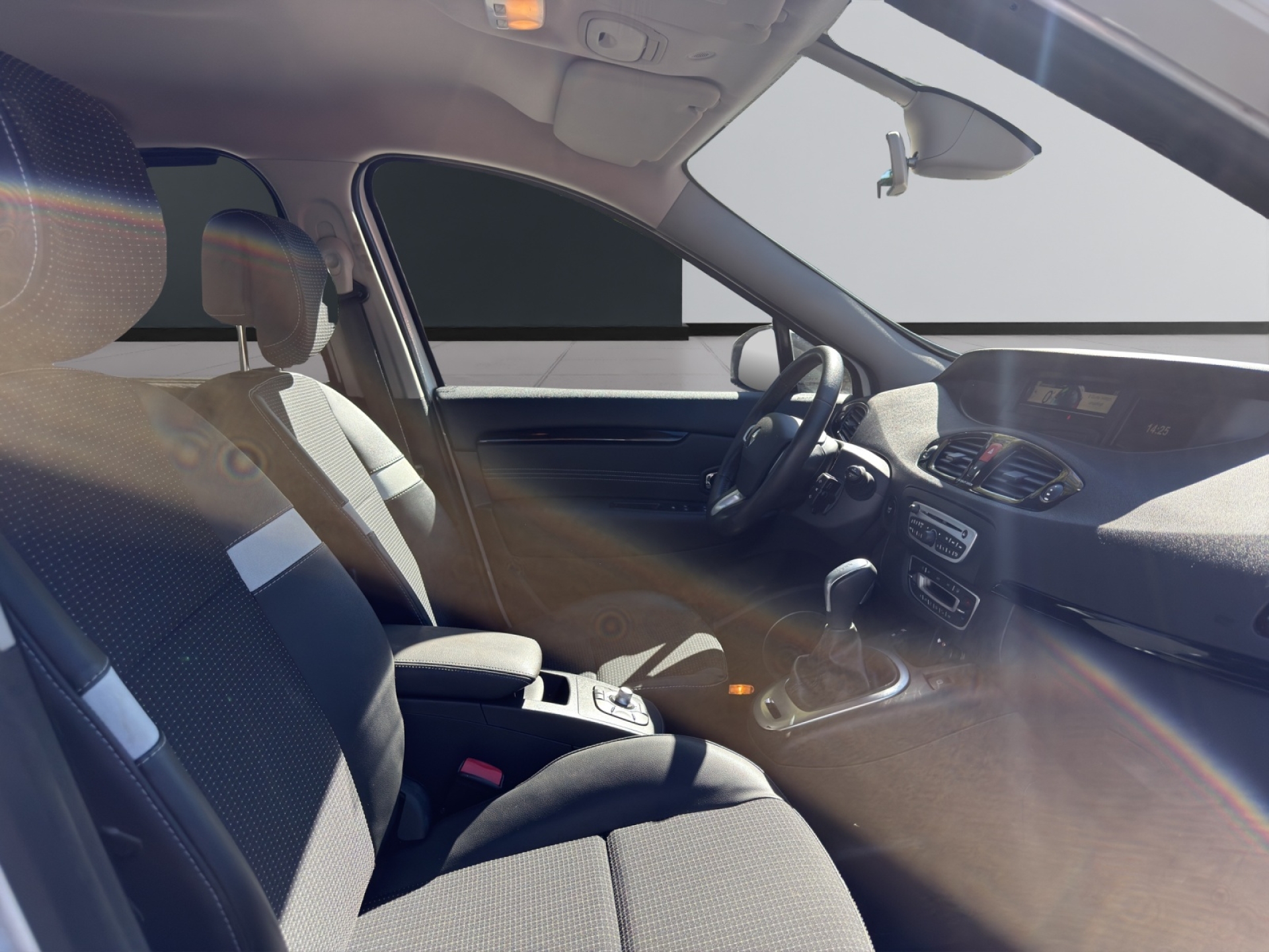 RENAULT Scénic 2.0 16V Dynamique CVT-image-11