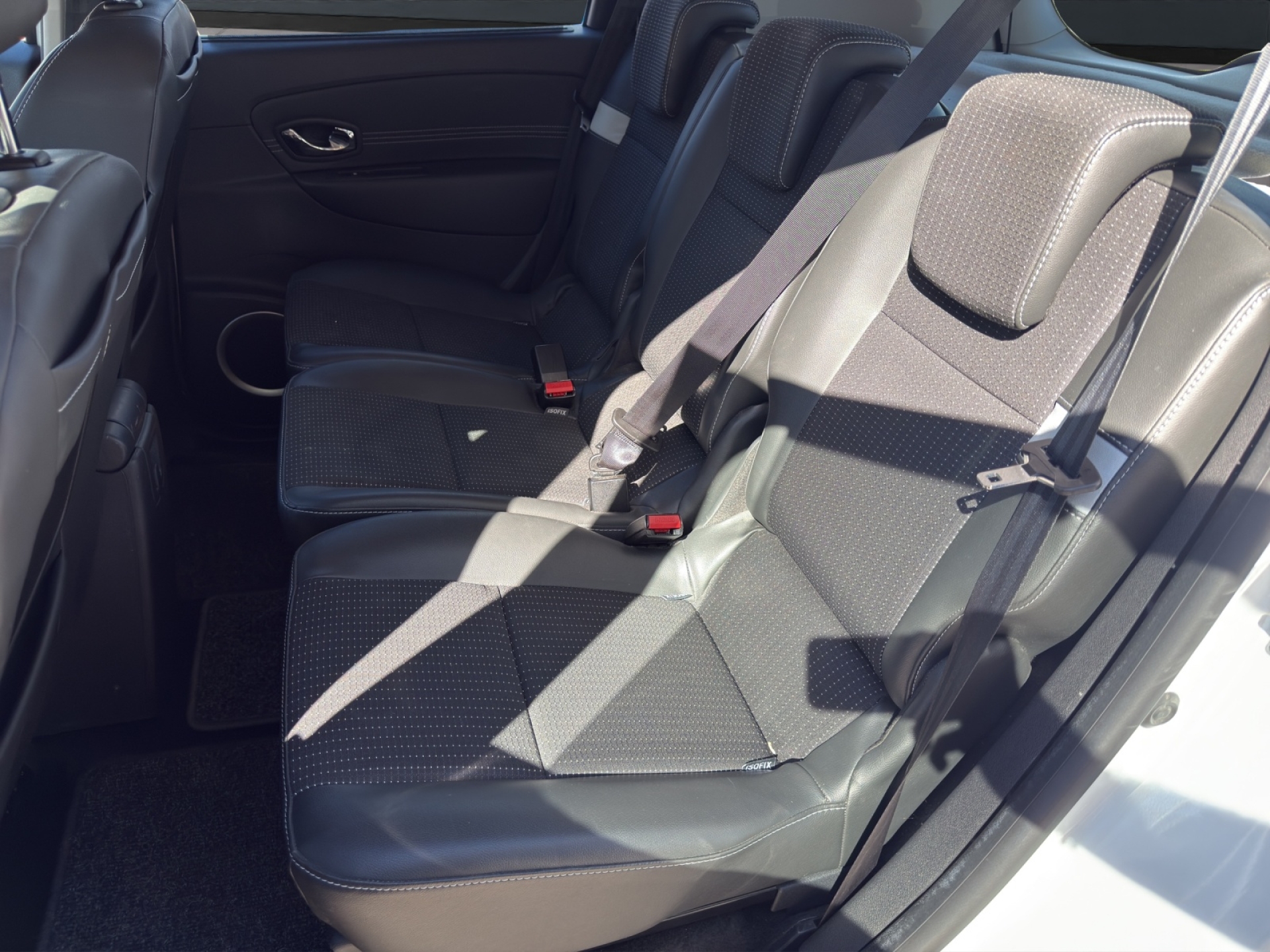 RENAULT Scénic 2.0 16V Dynamique CVT-image-9