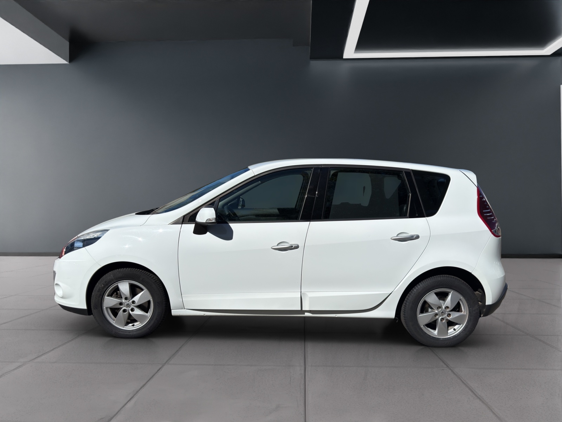 RENAULT Scénic 2.0 16V Dynamique CVT-image-1