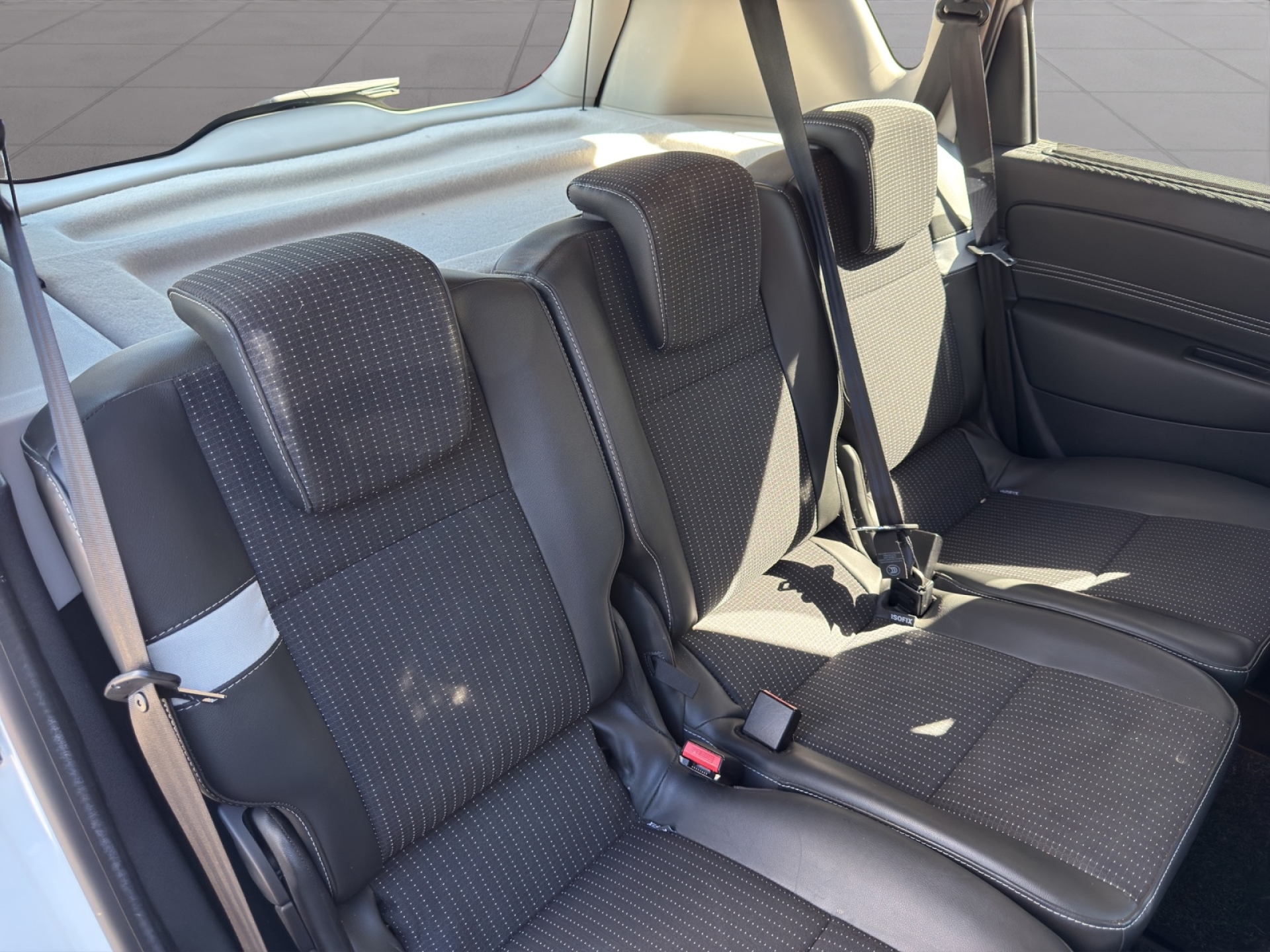 RENAULT Scénic 2.0 16V Dynamique CVT-image-12