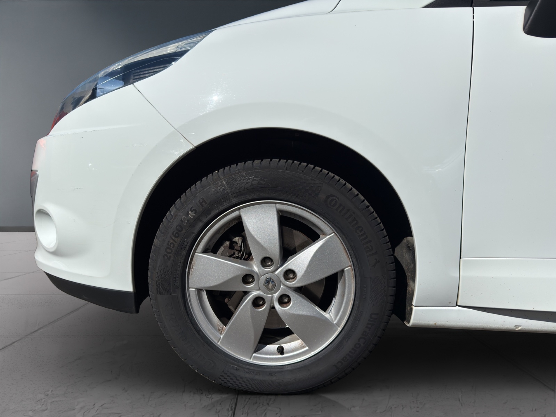 RENAULT Scénic 2.0 16V Dynamique CVT-image-14