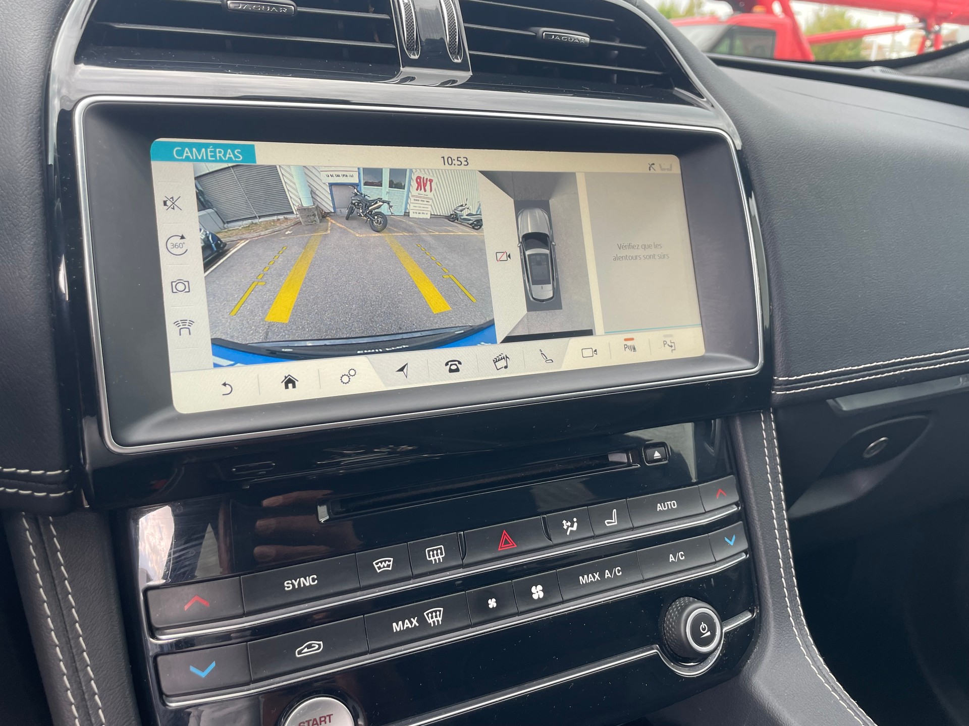 JAGUAR F-Pace 25t 2.0 R-Sport AWD Automatik-image-11
