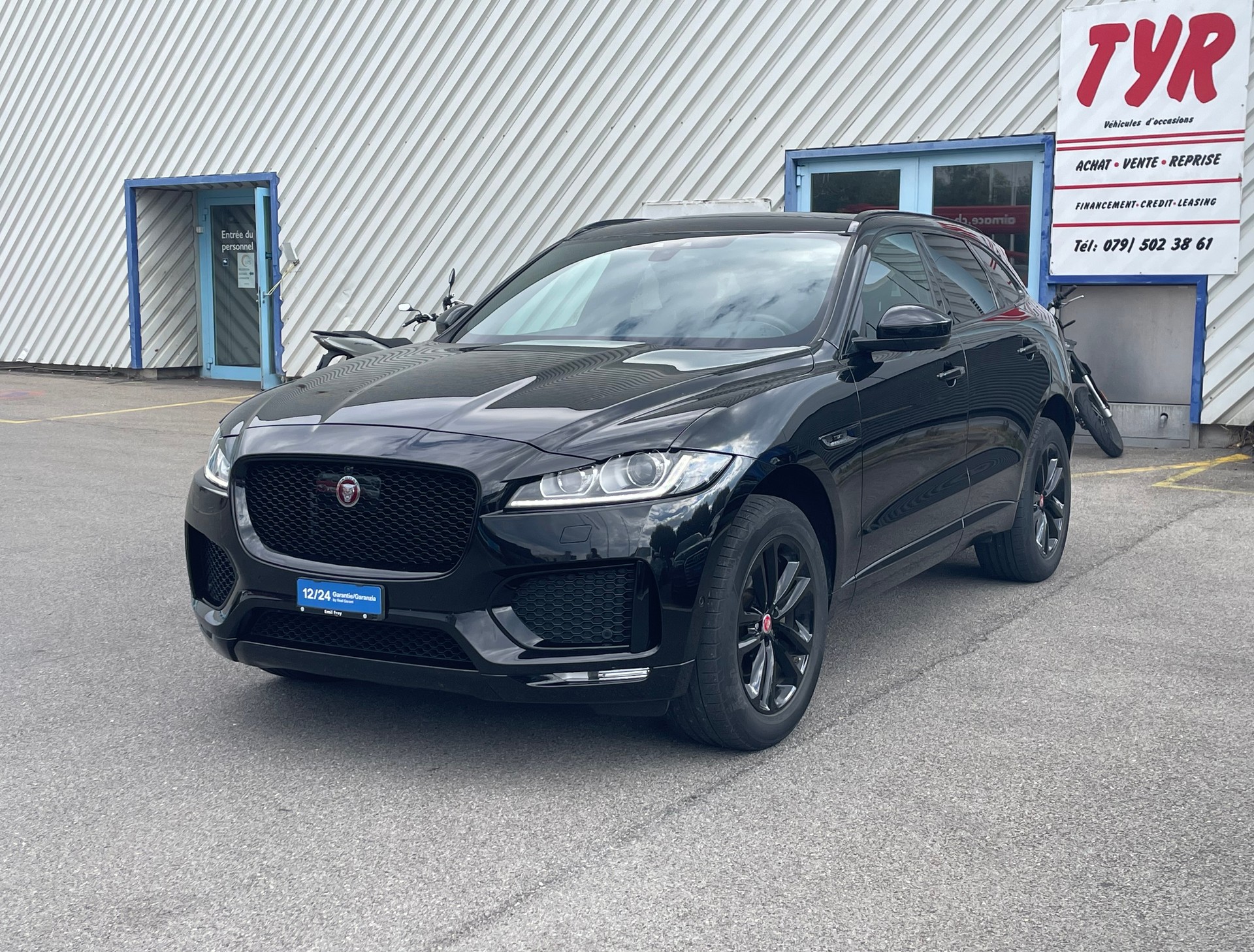JAGUAR F-Pace 25t 2.0 R-Sport AWD Automatik-image-0