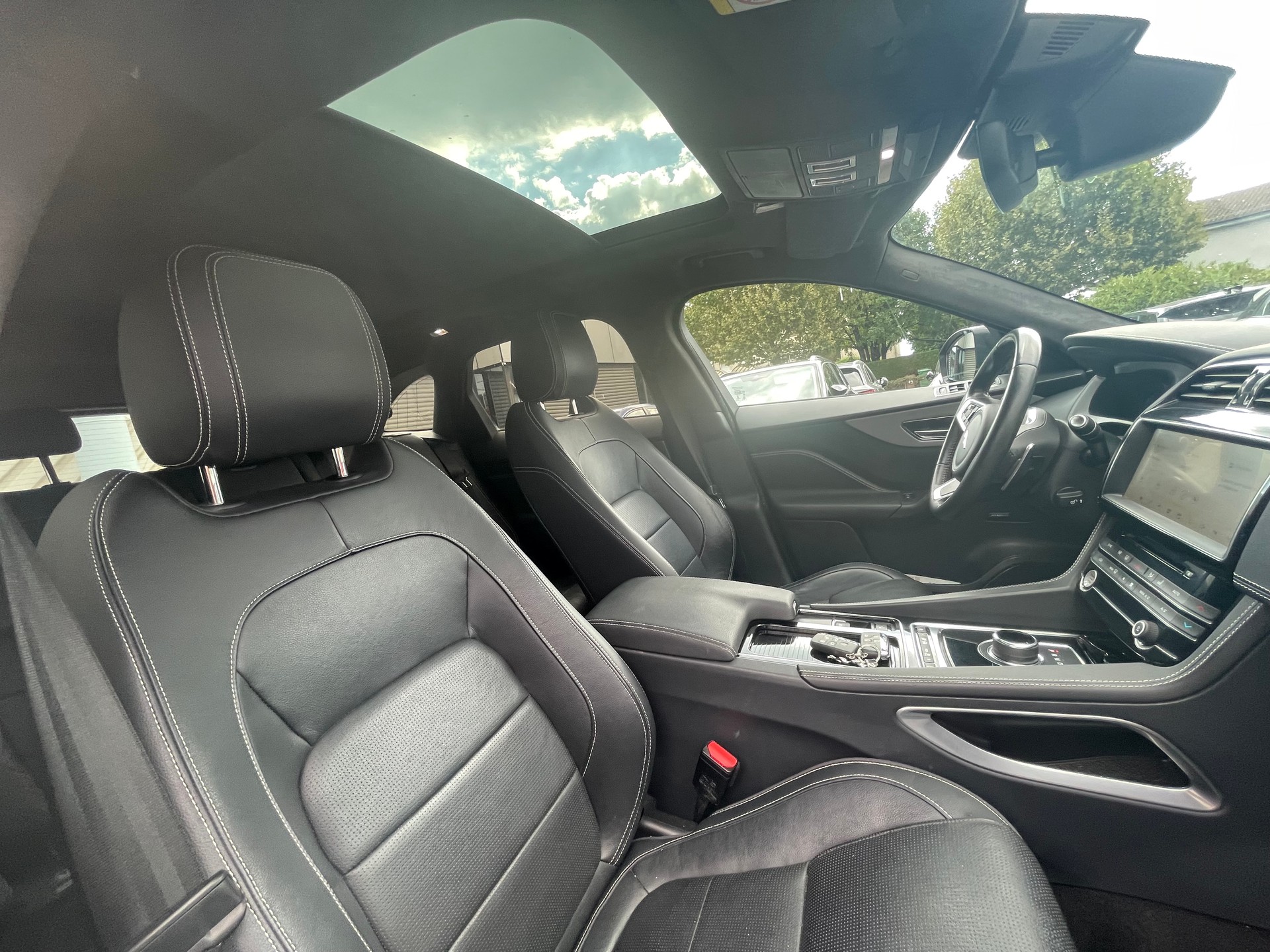 JAGUAR F-Pace 25t 2.0 R-Sport AWD Automatik-image-7