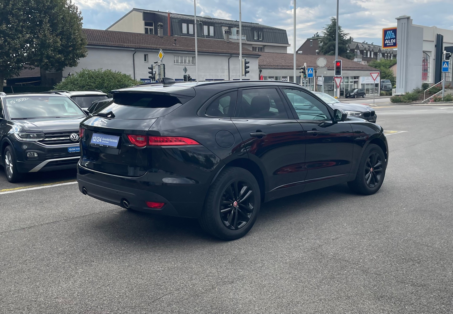 JAGUAR F-Pace 25t 2.0 R-Sport AWD Automatik-image-3