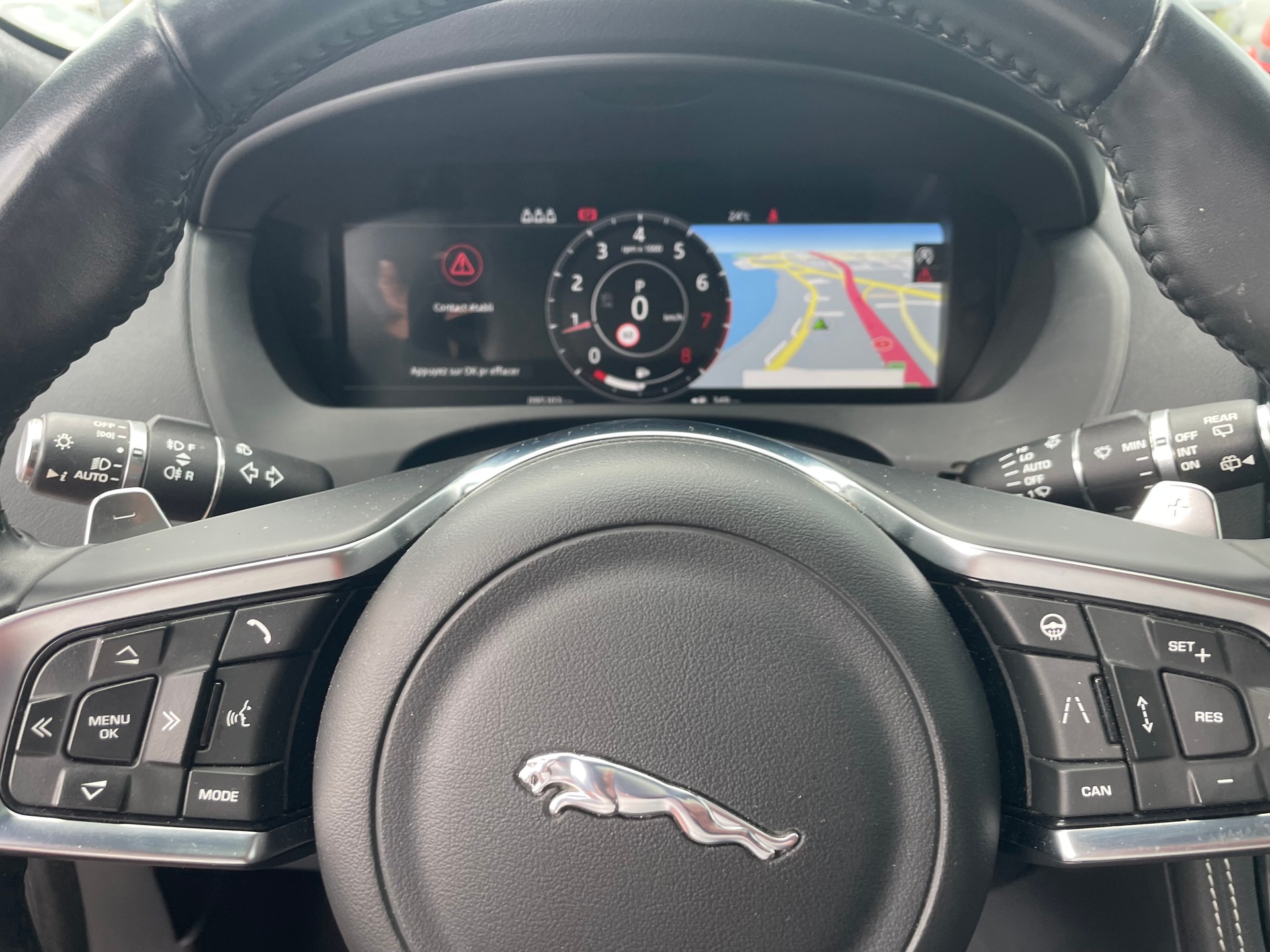 JAGUAR F-Pace 25t 2.0 R-Sport AWD Automatik-image-10